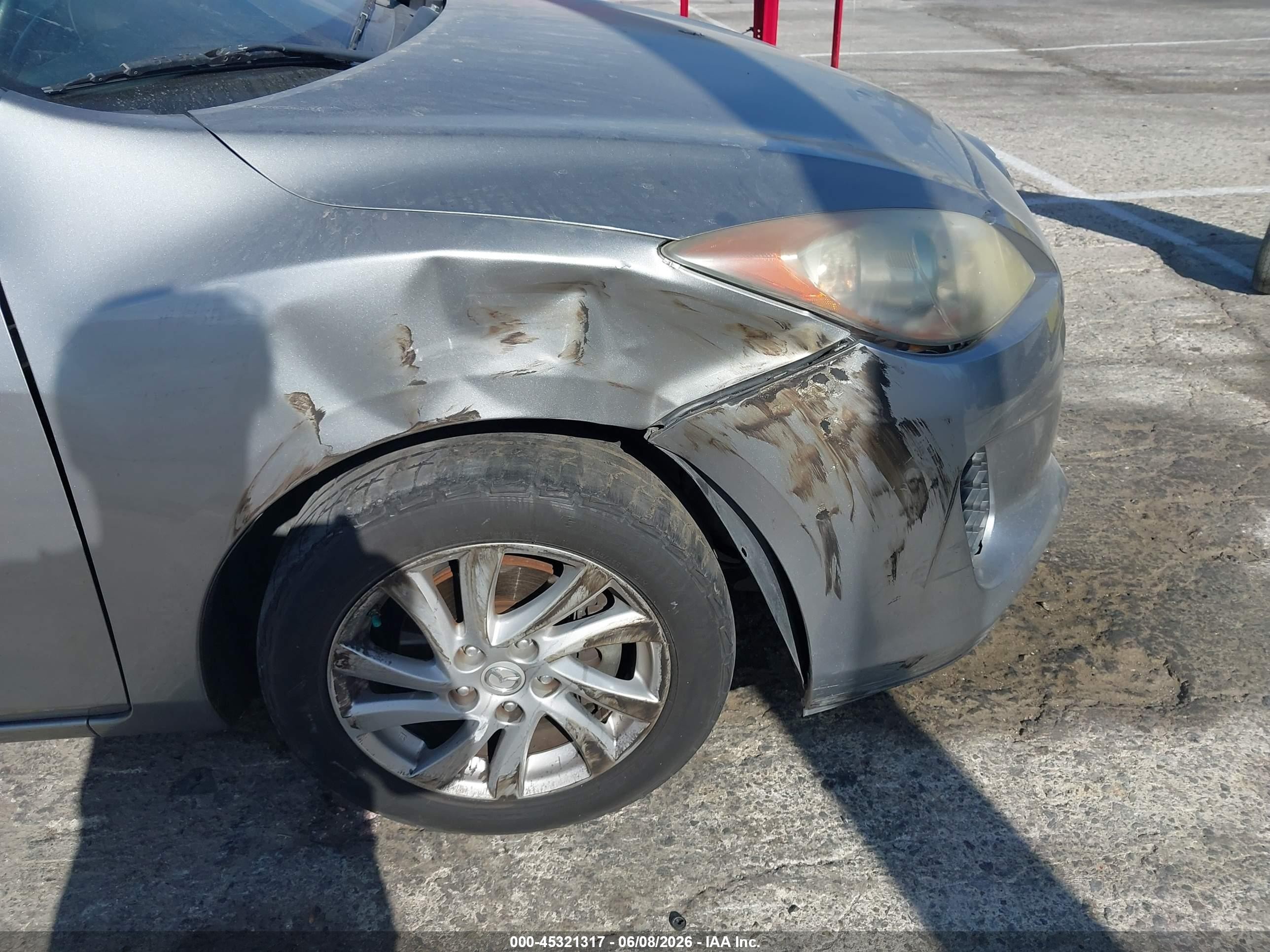 2012 Mazda Mazda3 I Touring Silver vin: JM1BL1V8XC1601063
