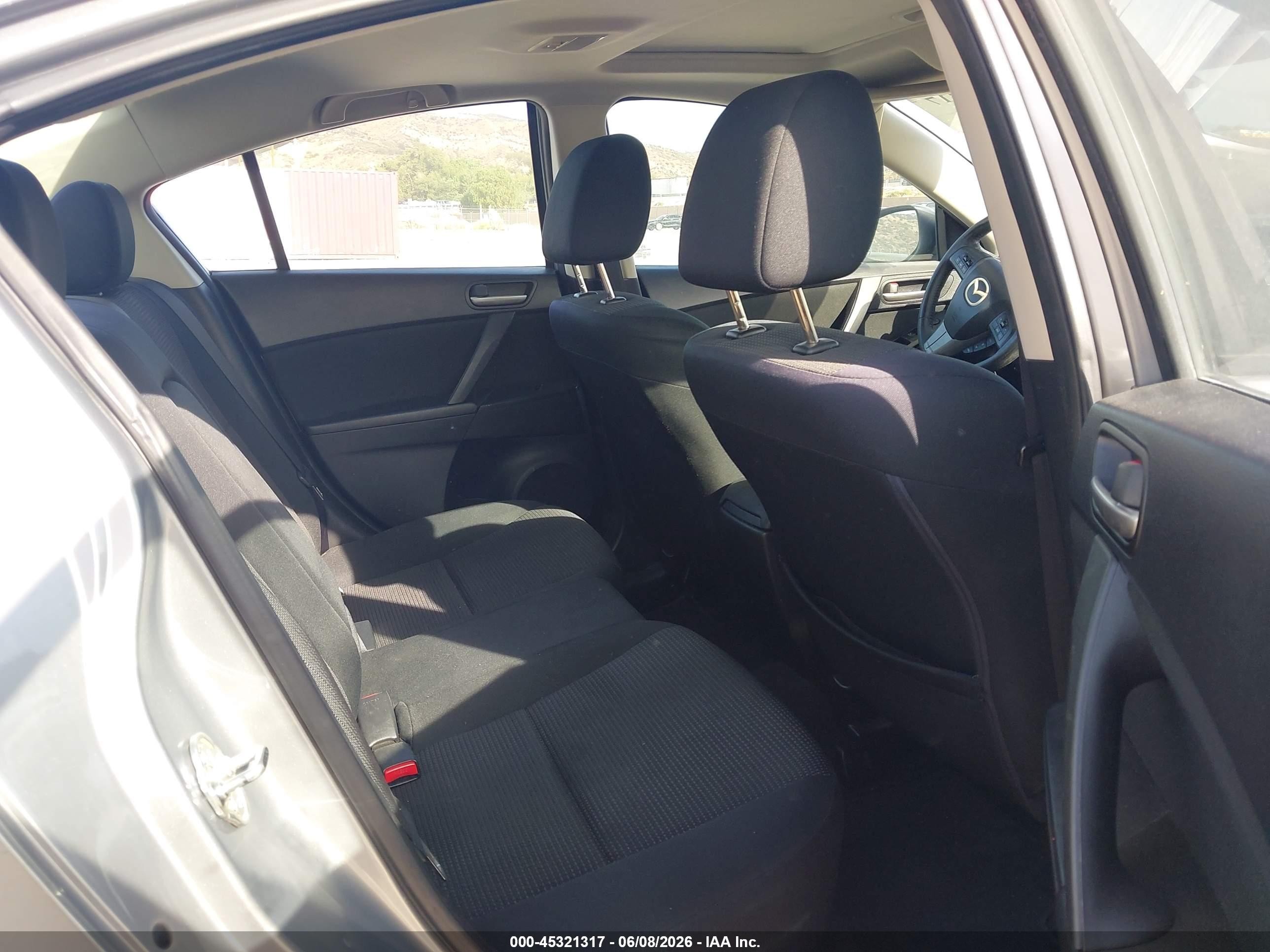 2012 Mazda Mazda3 I Touring Silver vin: JM1BL1V8XC1601063