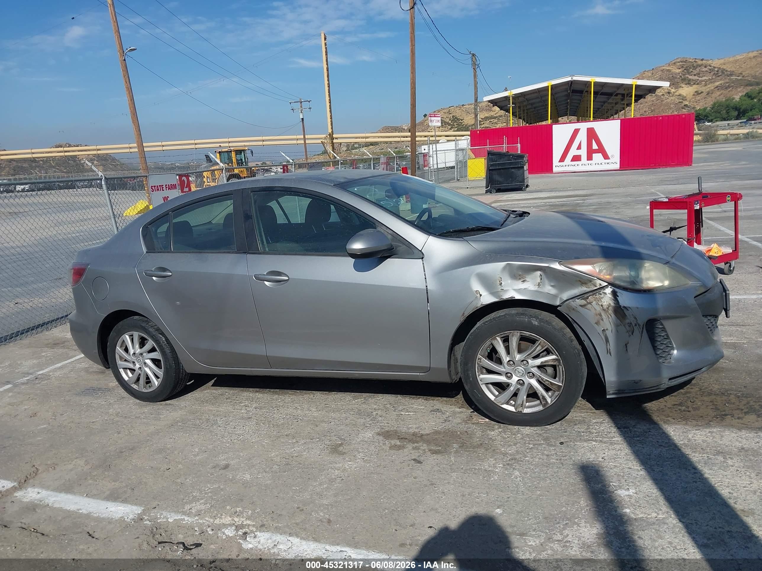 2012 Mazda Mazda3 I Touring Silver vin: JM1BL1V8XC1601063