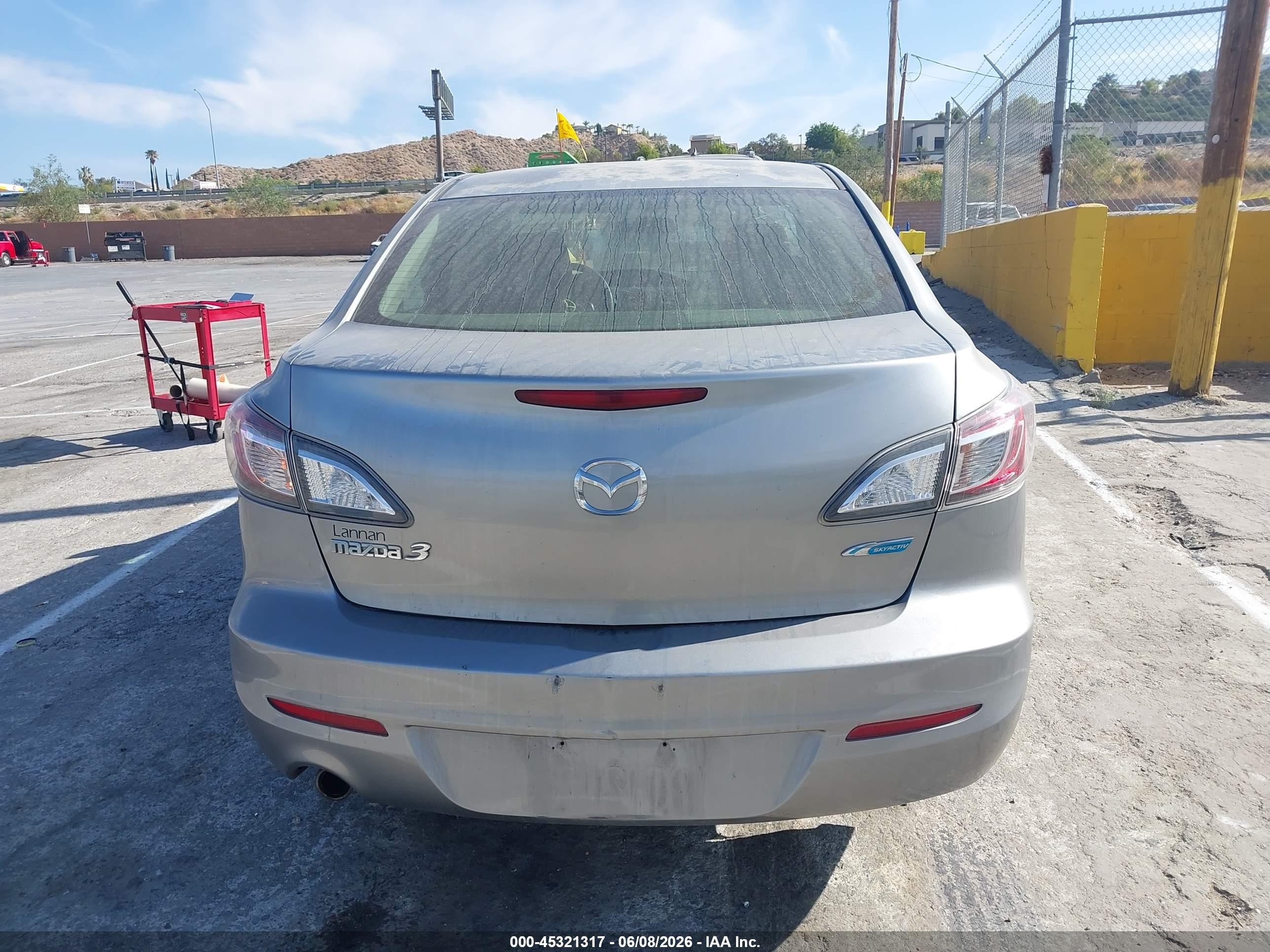 2012 Mazda Mazda3 I Touring Silver vin: JM1BL1V8XC1601063