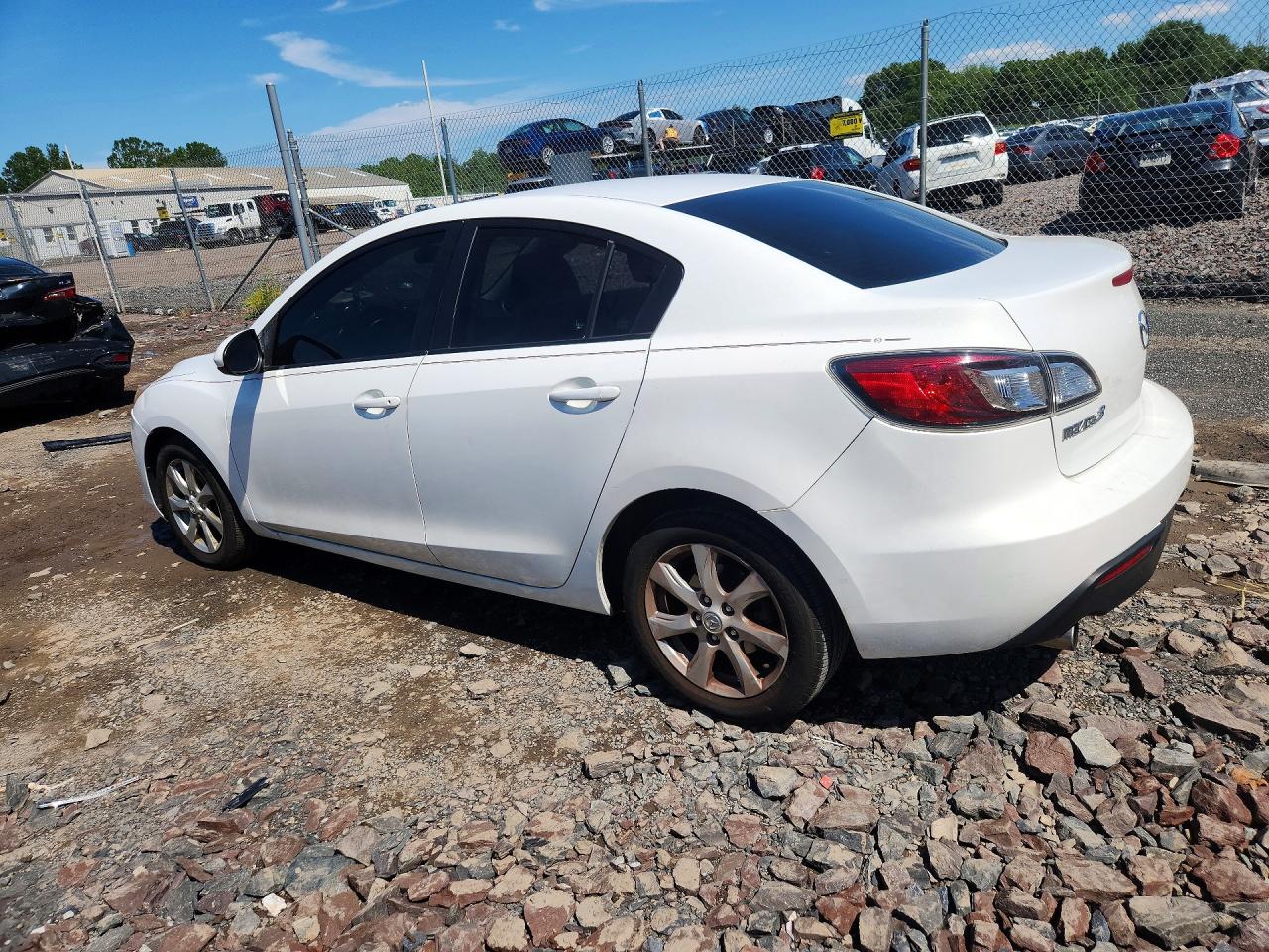 2011 Mazda 3 I Белый vin: JM1BL1VF0B1452448
