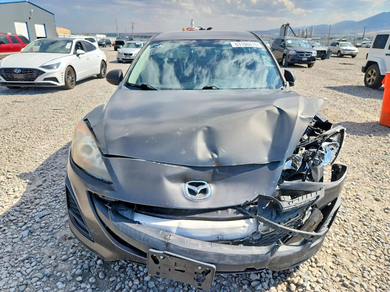 2011 Mazda 3 I Green vin: JM1BL1VF0B1458153