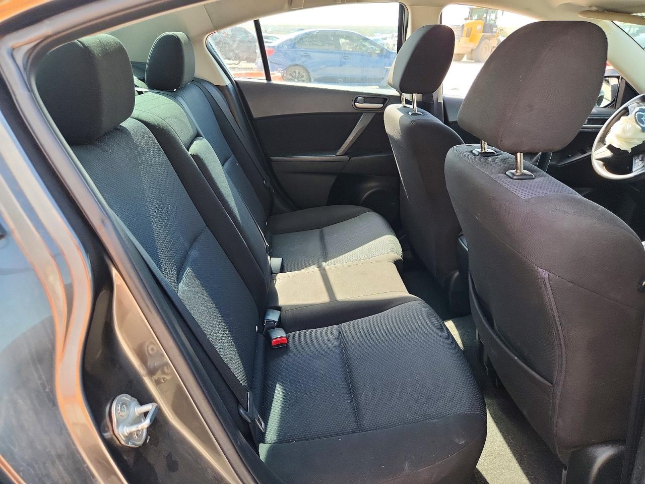 2011 Mazda 3 I Green vin: JM1BL1VF0B1458153