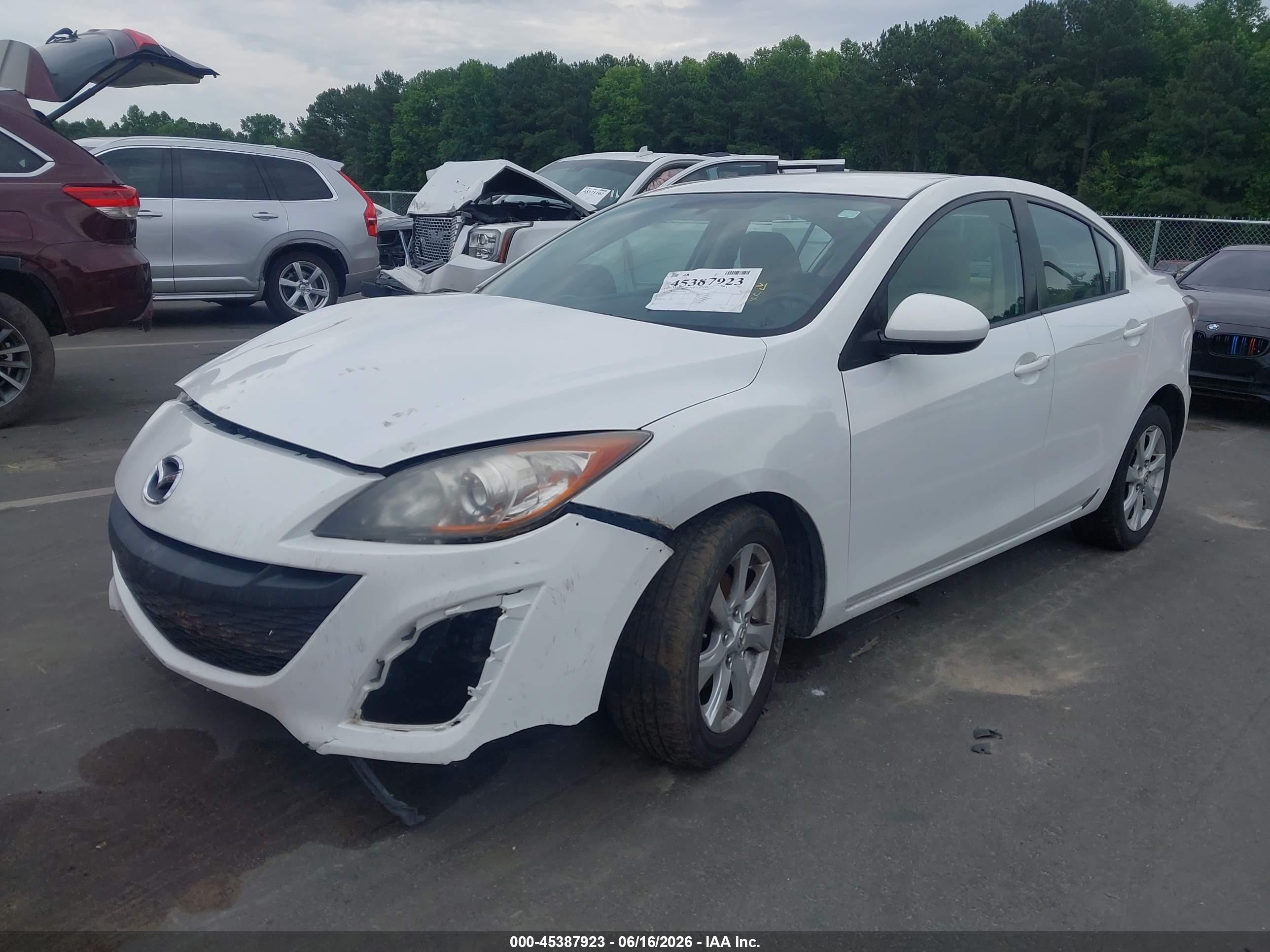 2011 Mazda Mazda3 I Touring White vin: JM1BL1VF0B1458914