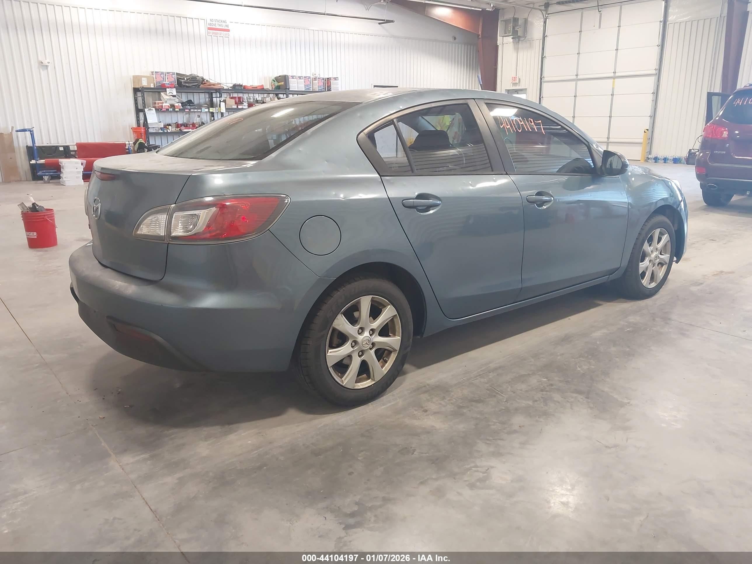 2011 Mazda Mazda3 I Touring Blue vin: JM1BL1VF0B1487300