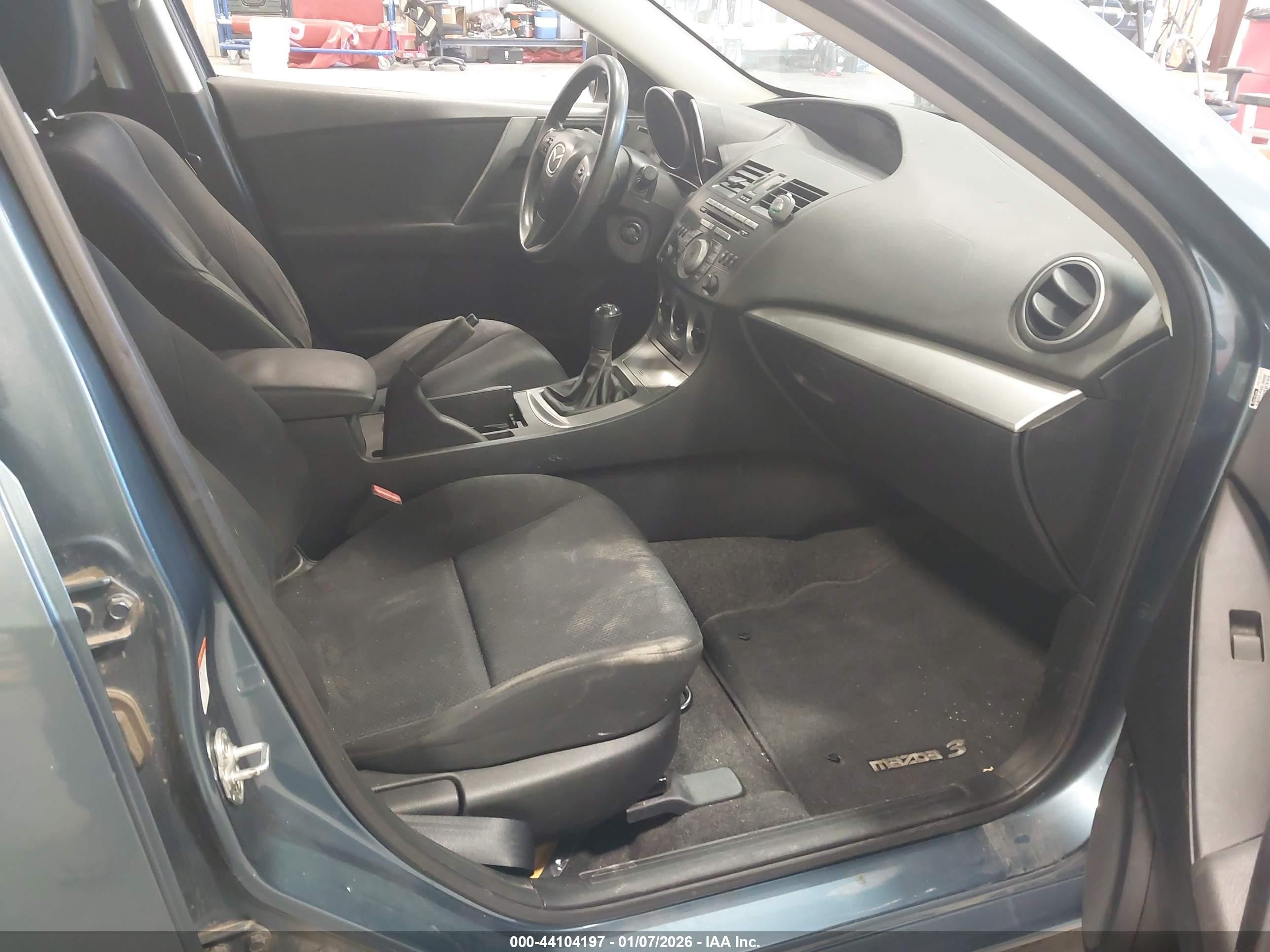 2011 Mazda Mazda3 I Touring Blue vin: JM1BL1VF0B1487300