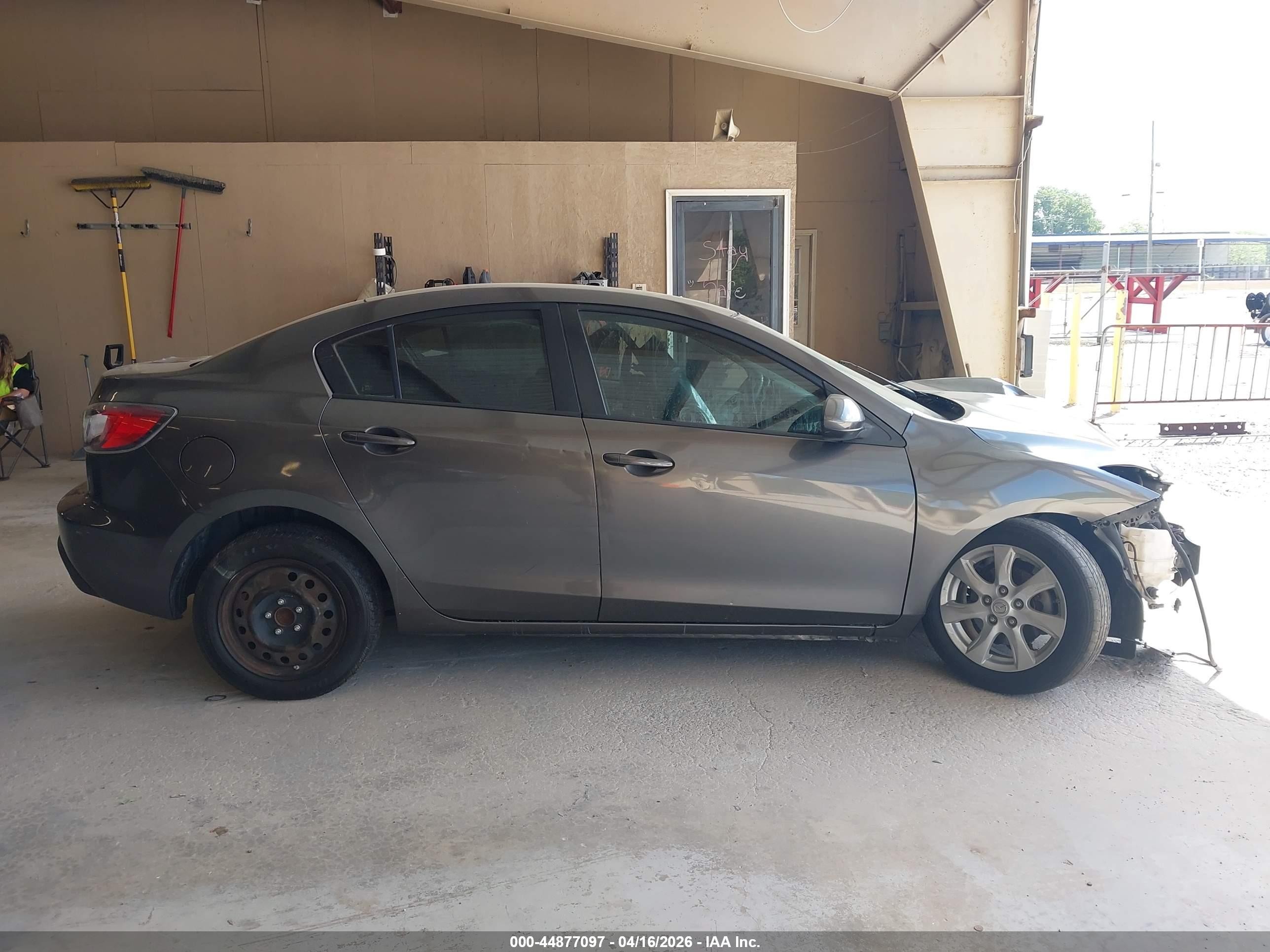 2011 Mazda Mazda3 I Touring Серый vin: JM1BL1VF0B1490309