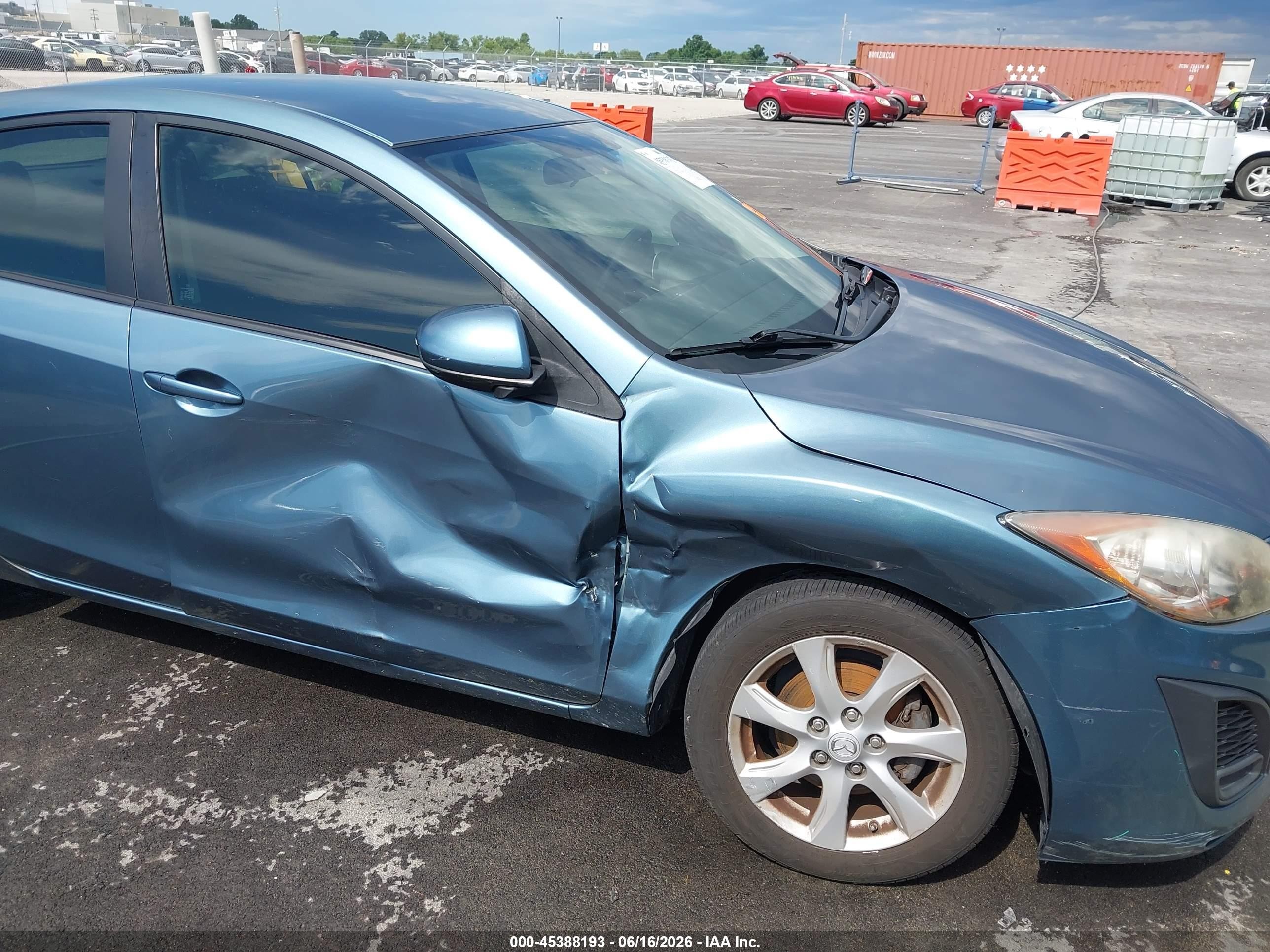 2011 Mazda Mazda3 I Touring Blue vin: JM1BL1VF1B1405400