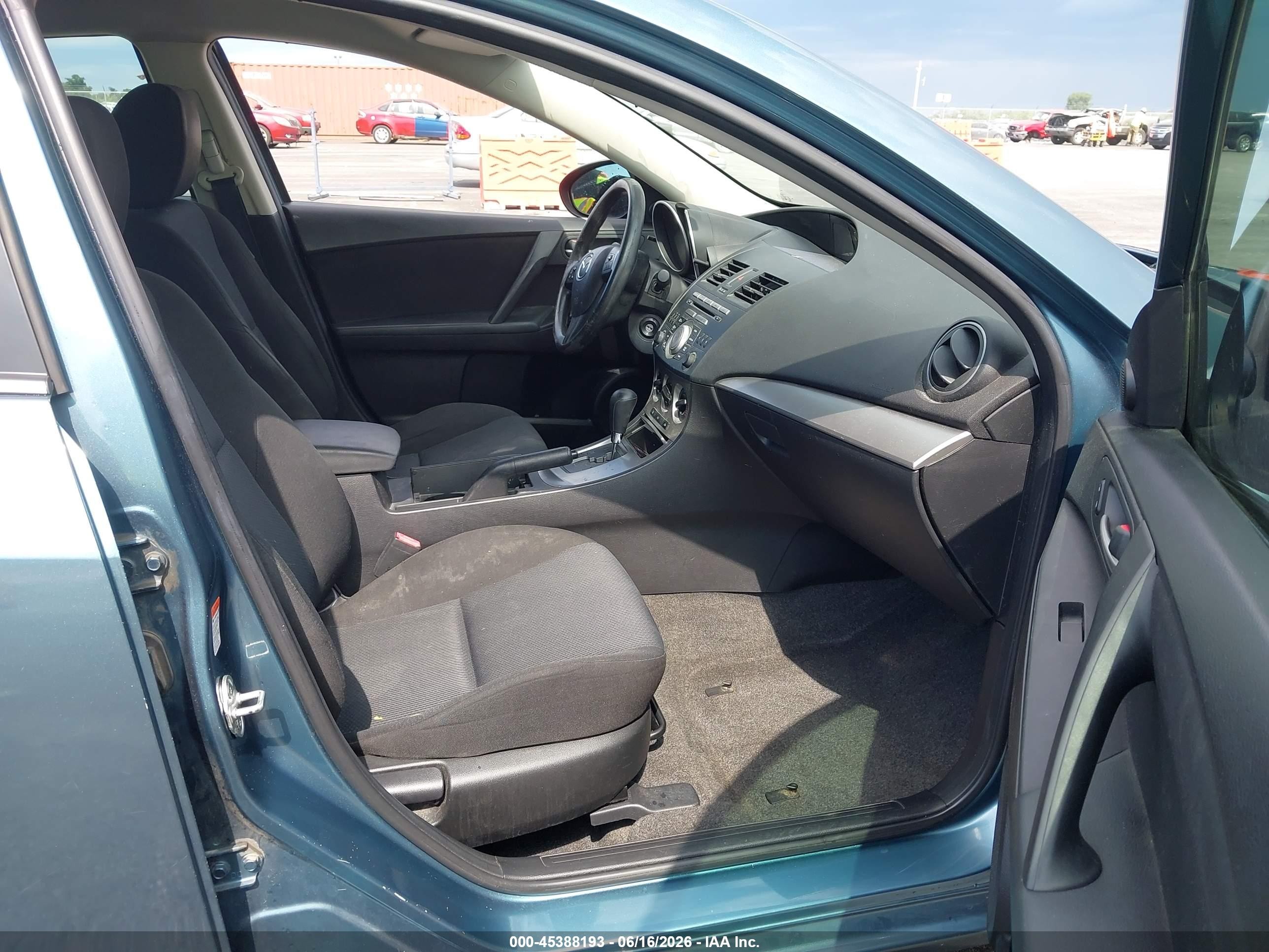 2011 Mazda Mazda3 I Touring Blue vin: JM1BL1VF1B1405400