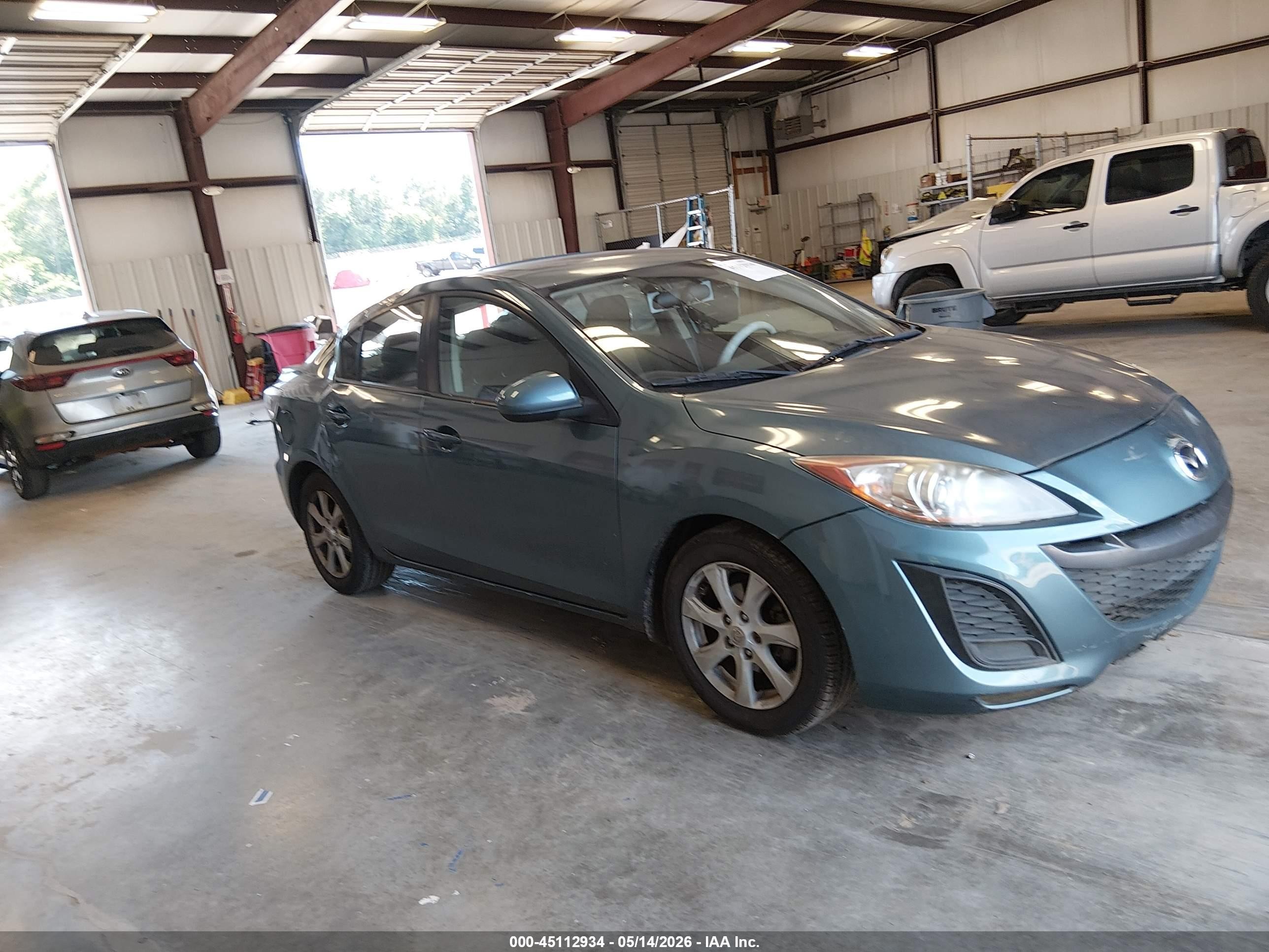 2011 Mazda Mazda3 I Touring Green vin: JM1BL1VF1B1450868
