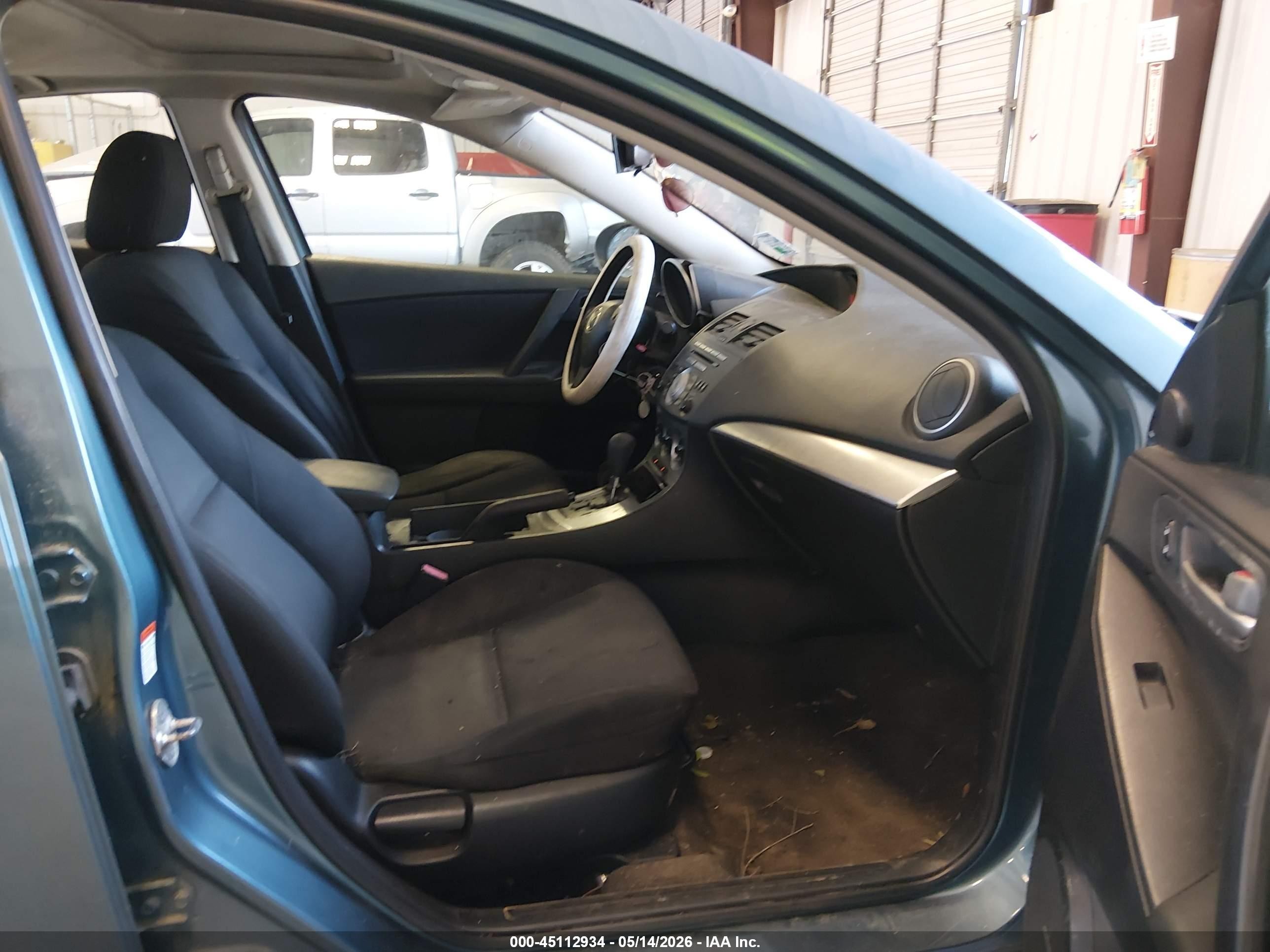 2011 Mazda Mazda3 I Touring Green vin: JM1BL1VF1B1450868
