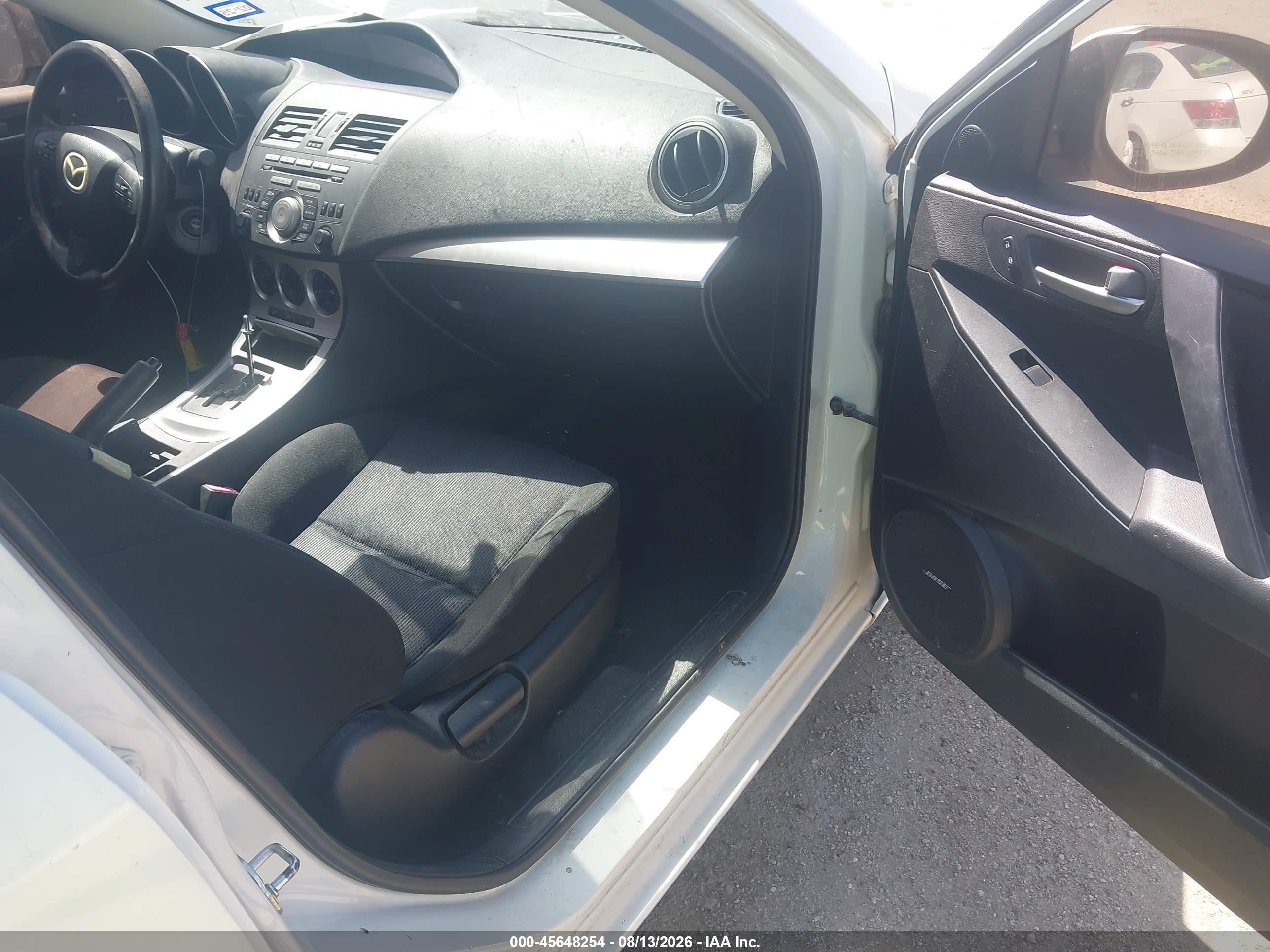 2011 Mazda Mazda3 I Touring Белый vin: JM1BL1VF1B1486379