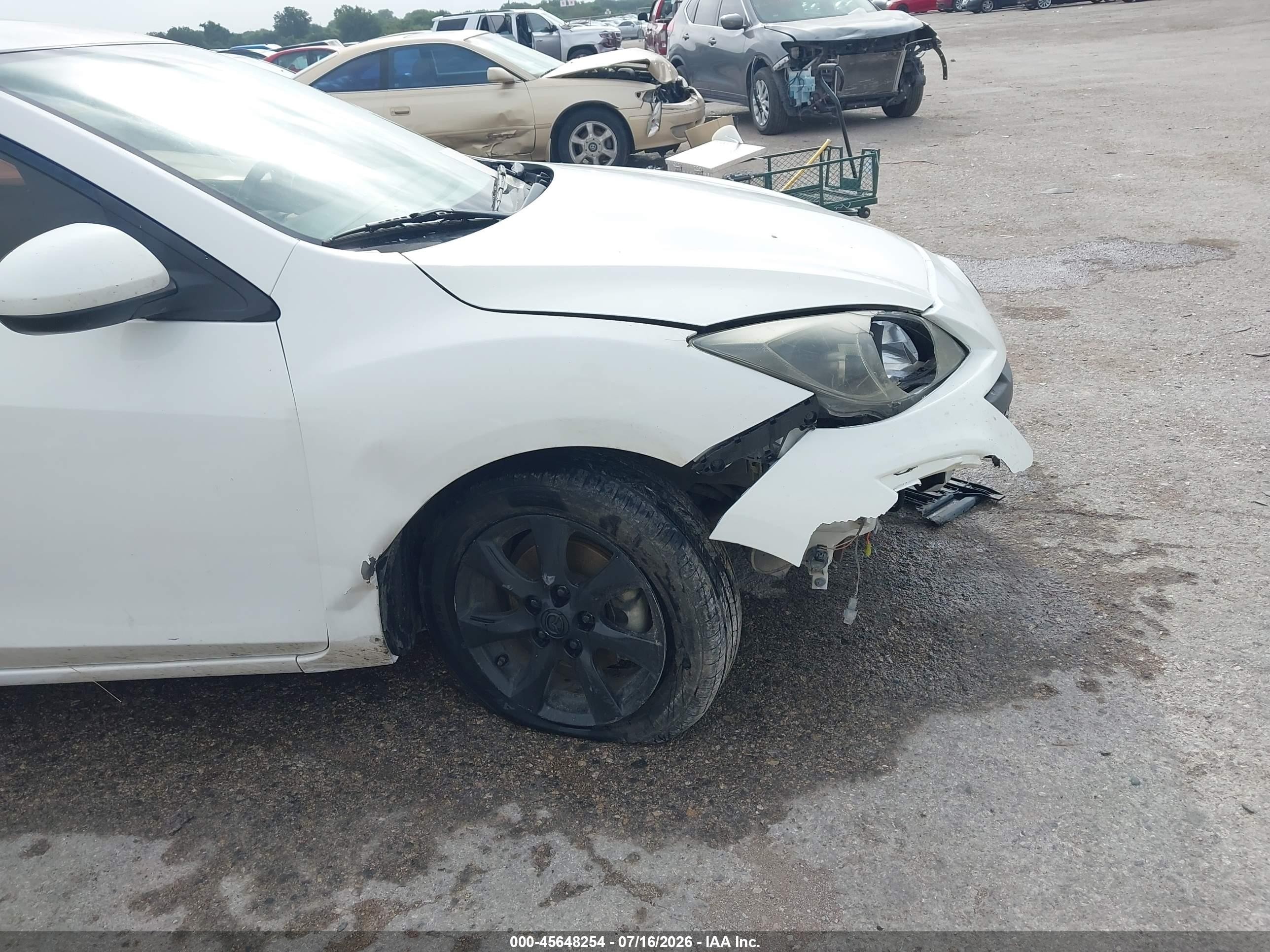 2011 Mazda Mazda3 I Touring Белый vin: JM1BL1VF1B1486379