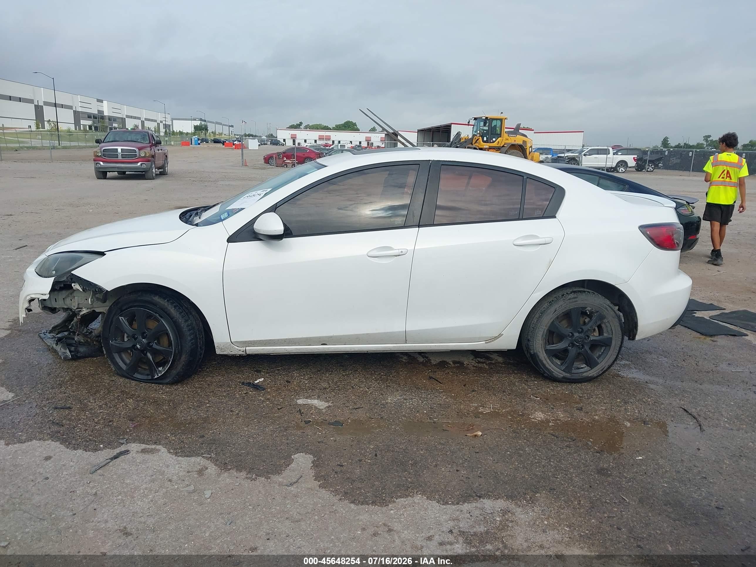 2011 Mazda Mazda3 I Touring Белый vin: JM1BL1VF1B1486379