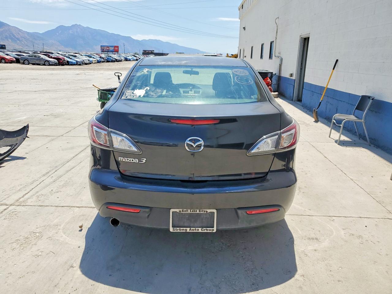 2011 Mazda 3 I Black vin: JM1BL1VF2B1367305