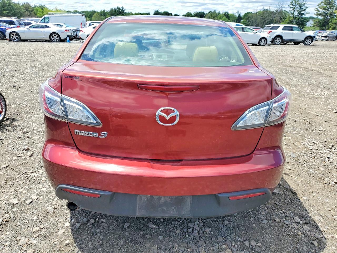 2011 Mazda 3 I Red vin: JM1BL1VF2B1402120