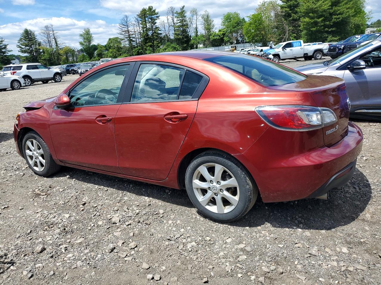 2011 Mazda 3 I Red vin: JM1BL1VF2B1402120