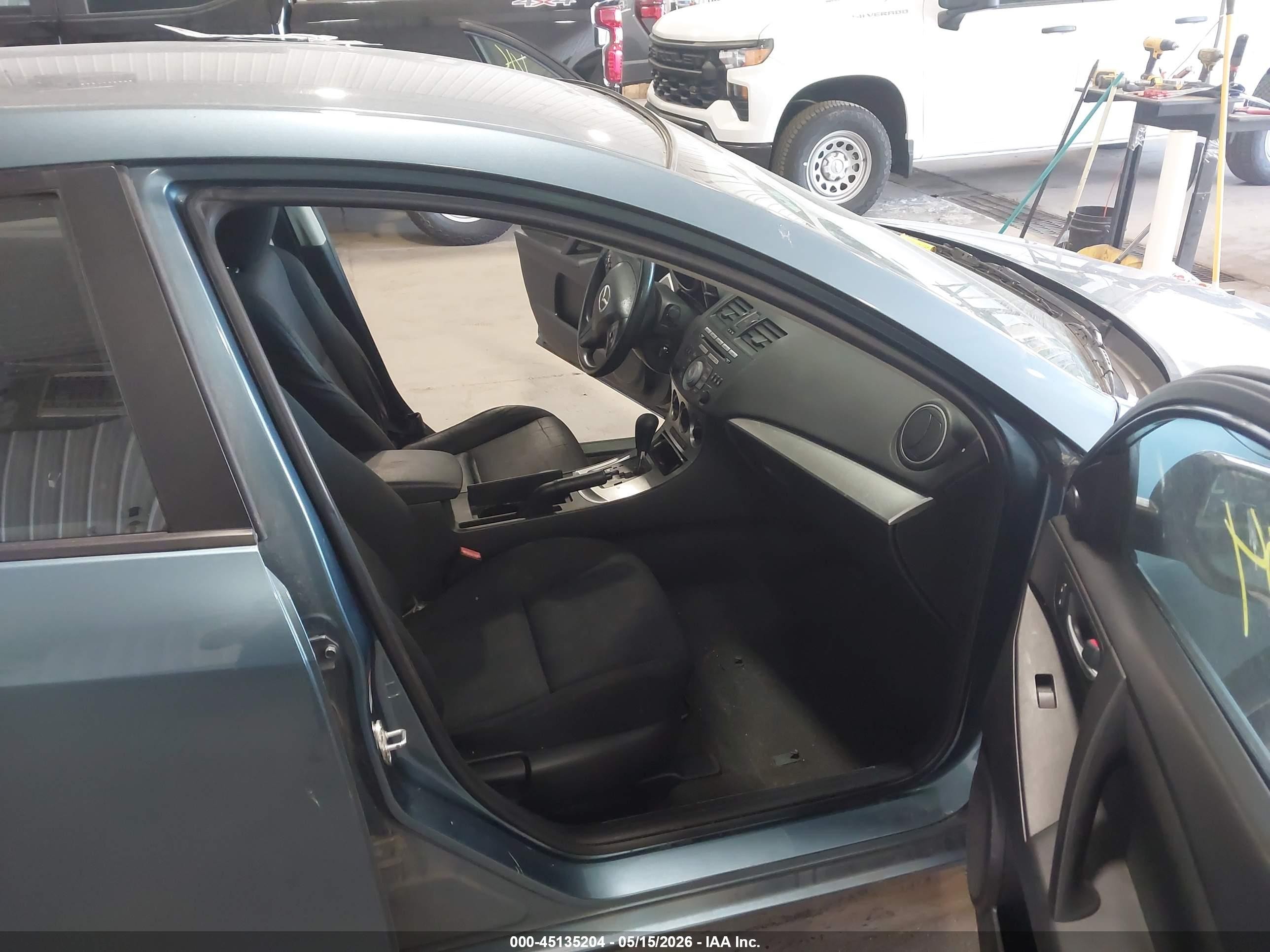 2011 Mazda Mazda3 I Touring Blue vin: JM1BL1VF3B1479689