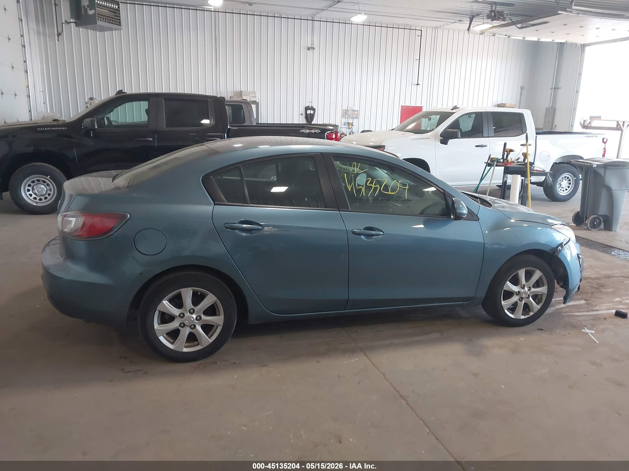 2011 Mazda Mazda3 I Touring Blue vin: JM1BL1VF3B1479689