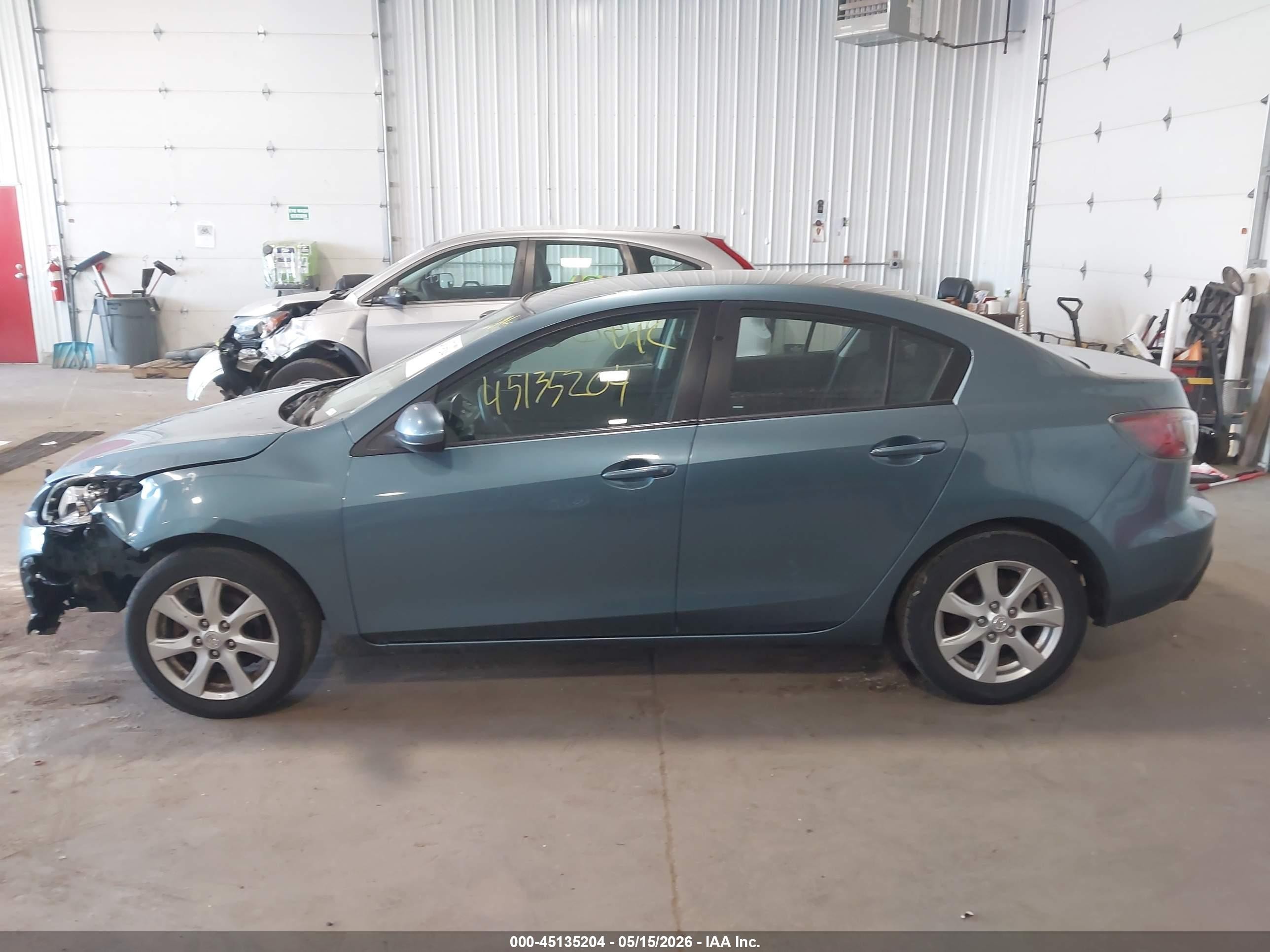 2011 Mazda Mazda3 I Touring Blue vin: JM1BL1VF3B1479689