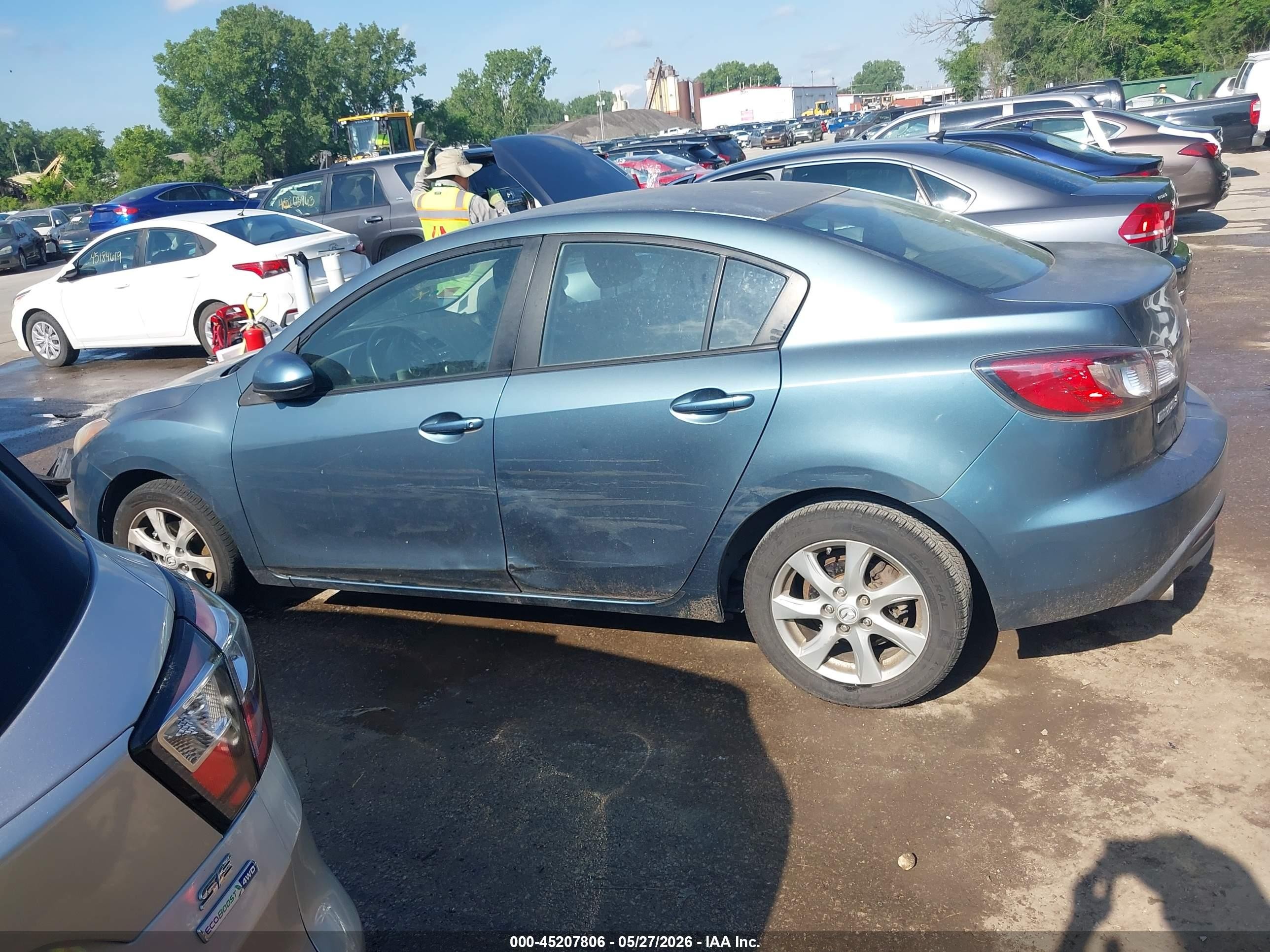 2011 Mazda Mazda3 I Touring Blue vin: JM1BL1VF4B1382551