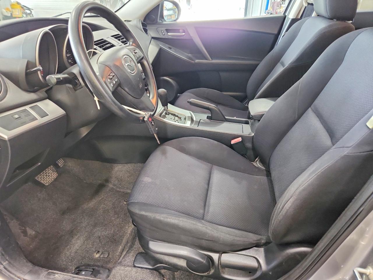 2011 Mazda 3 I Серый vin: JM1BL1VF4B1383148