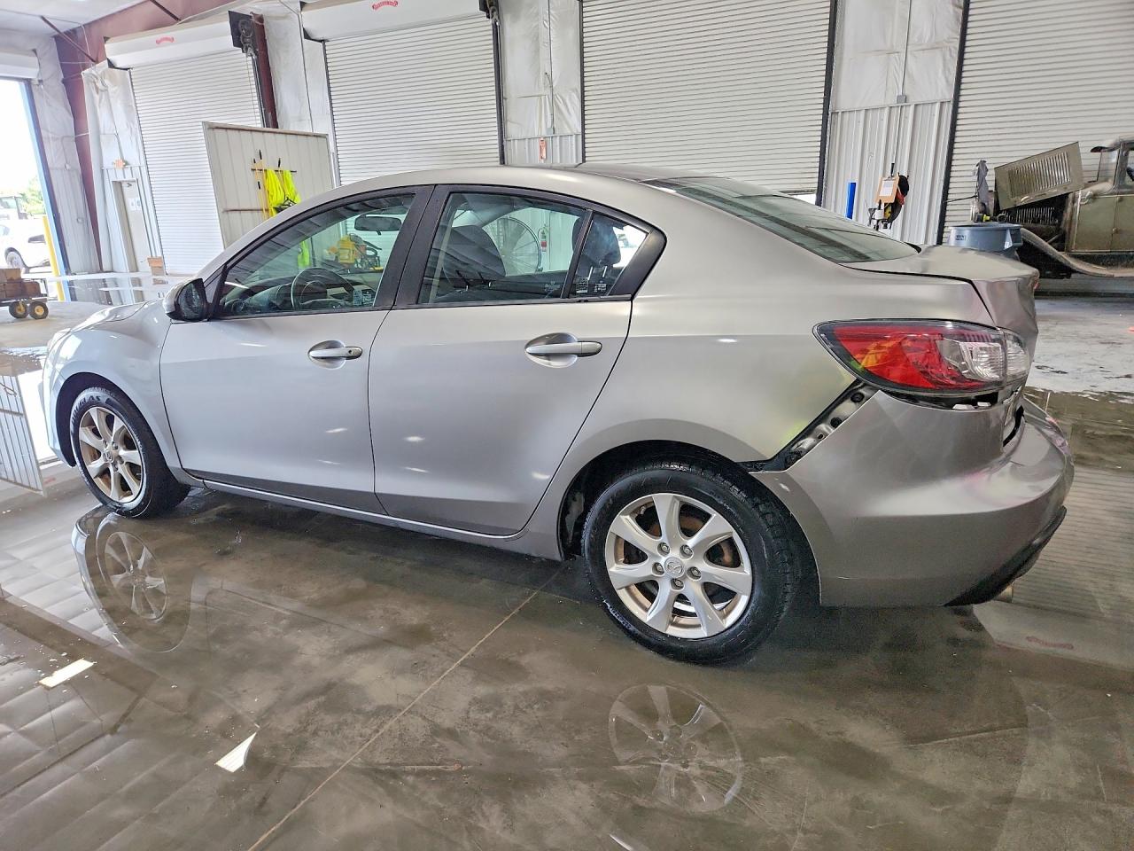 2011 Mazda 3 I Серый vin: JM1BL1VF4B1383148