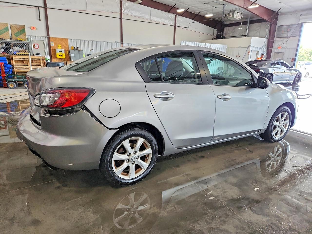 2011 Mazda 3 I Серый vin: JM1BL1VF4B1383148