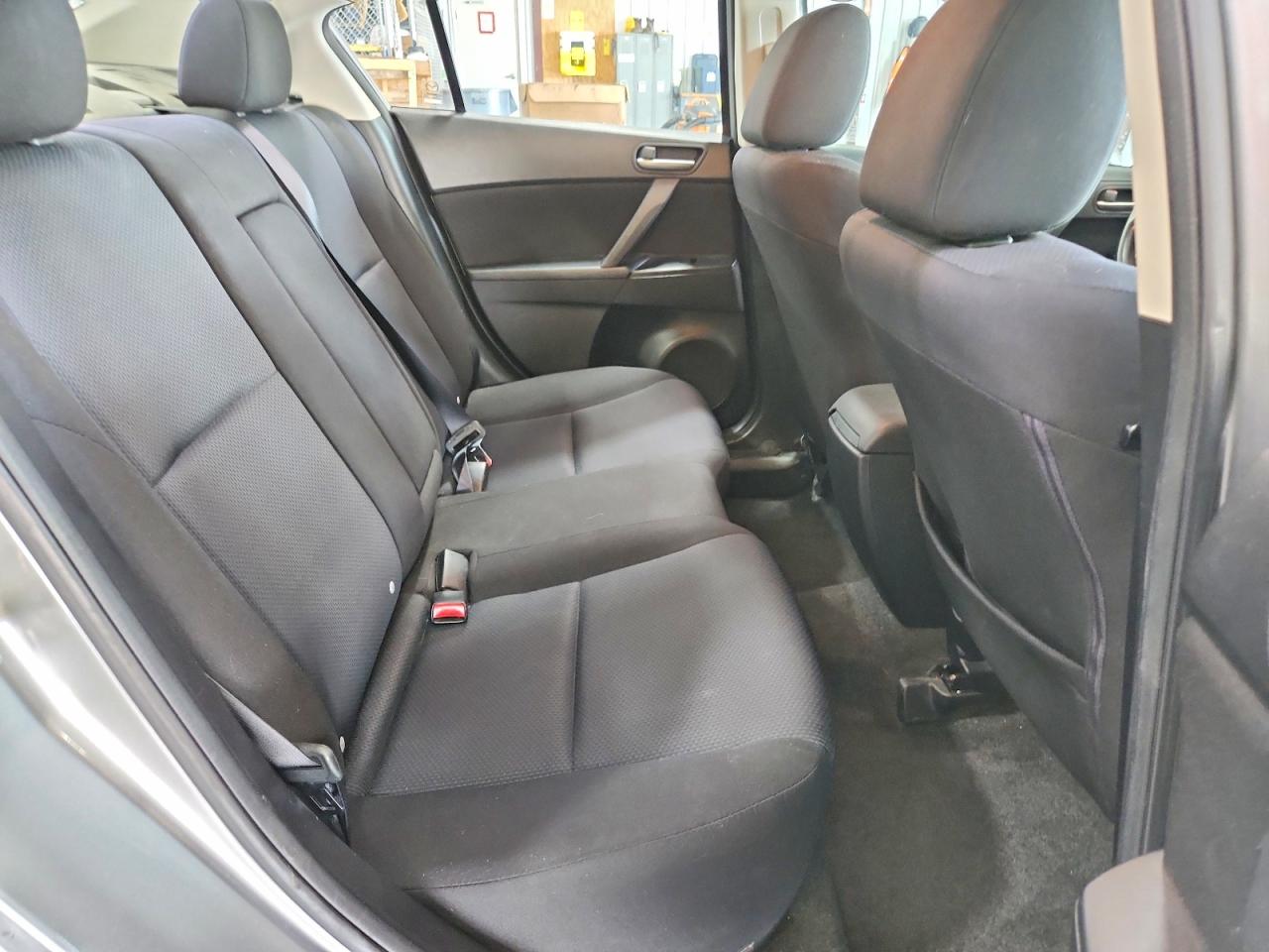 2011 Mazda 3 I Серый vin: JM1BL1VF4B1383148