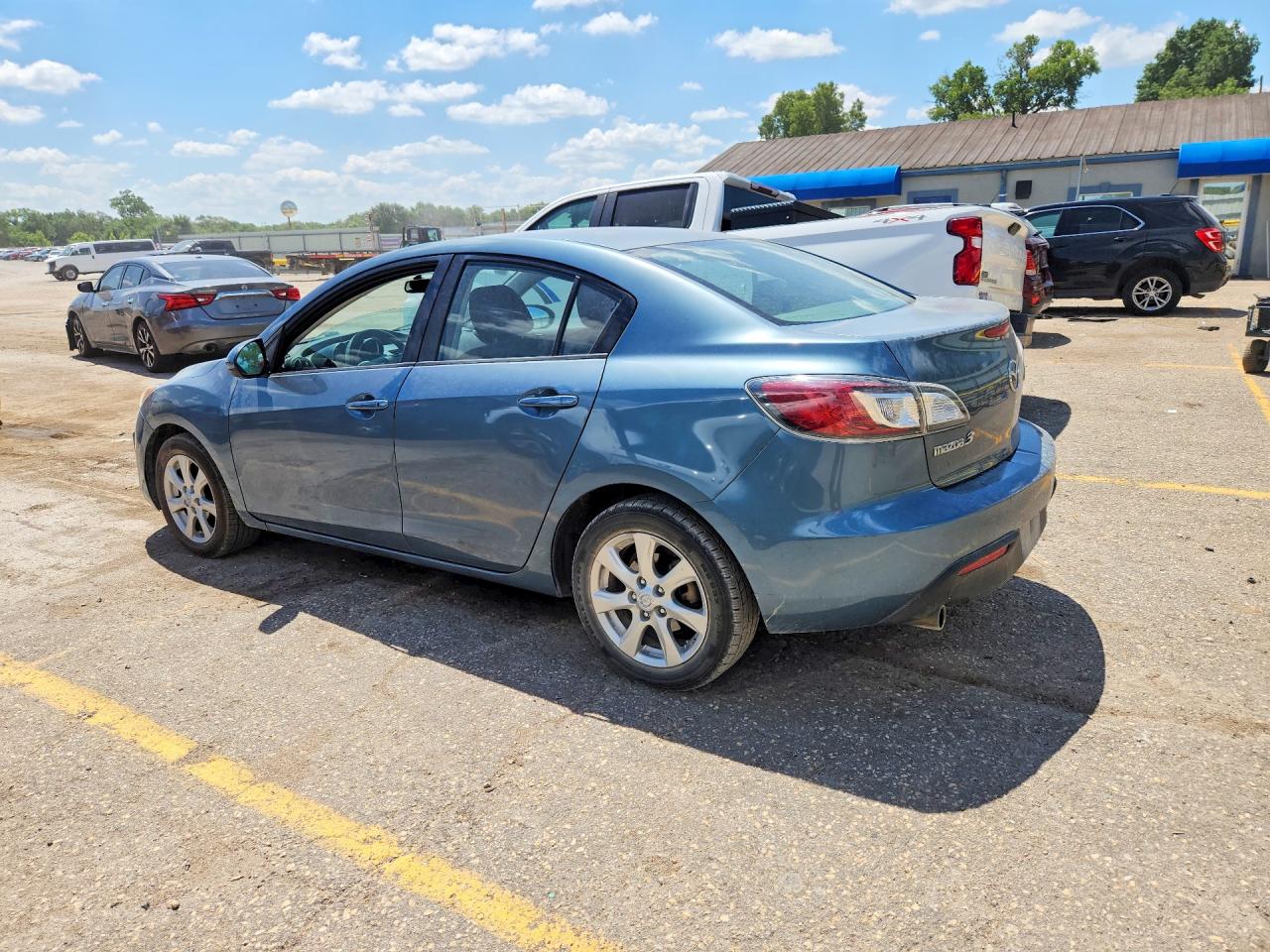 2011 Mazda 3 I Бирюзовый vin: JM1BL1VF5B1385409