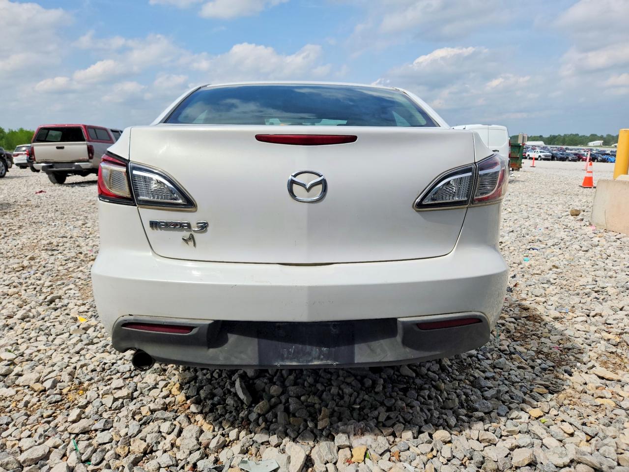 2011 Mazda 3 I Белый vin: JM1BL1VF5B1901722