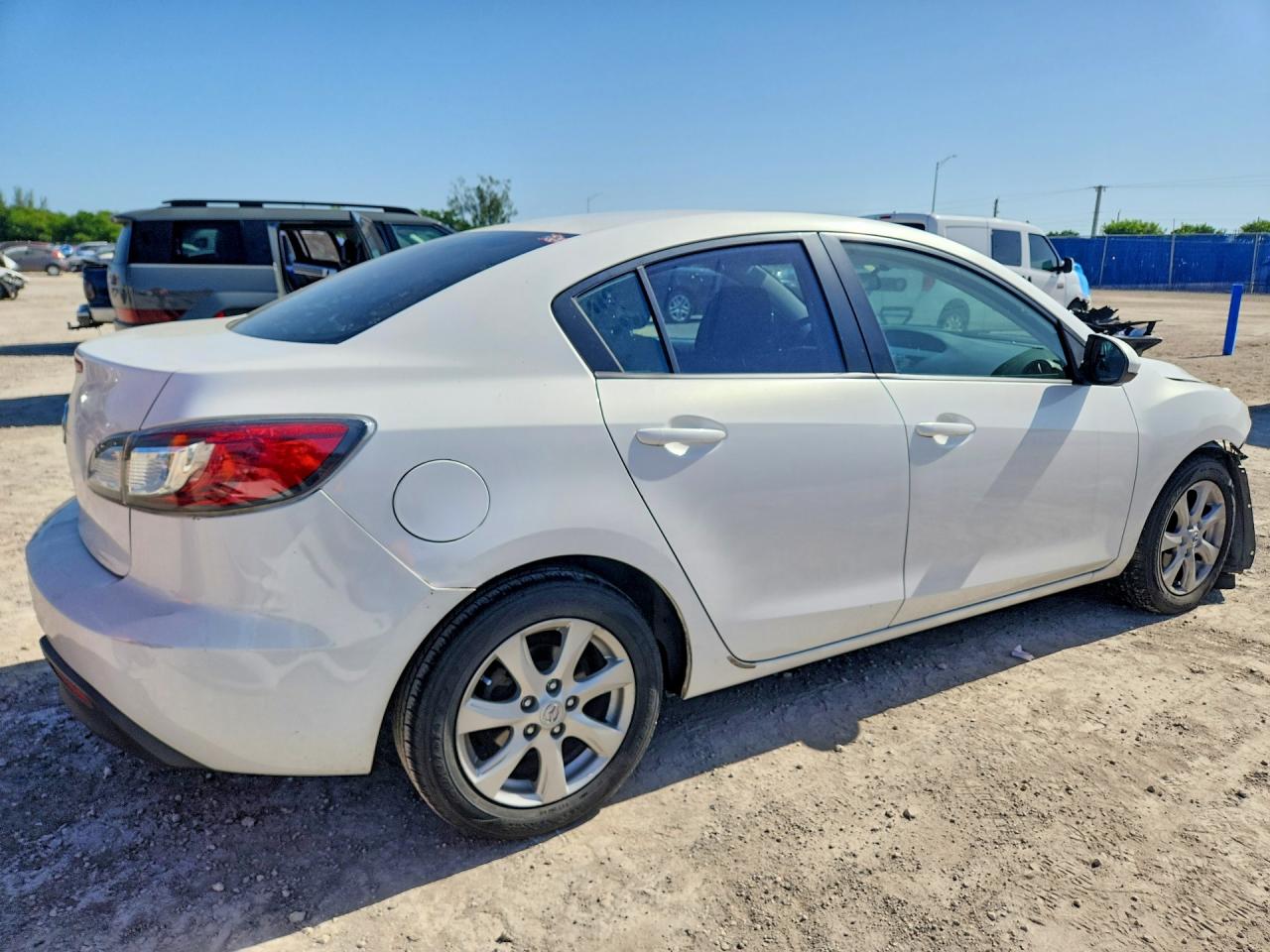 2011 Mazda 3 I White vin: JM1BL1VF6B1487477