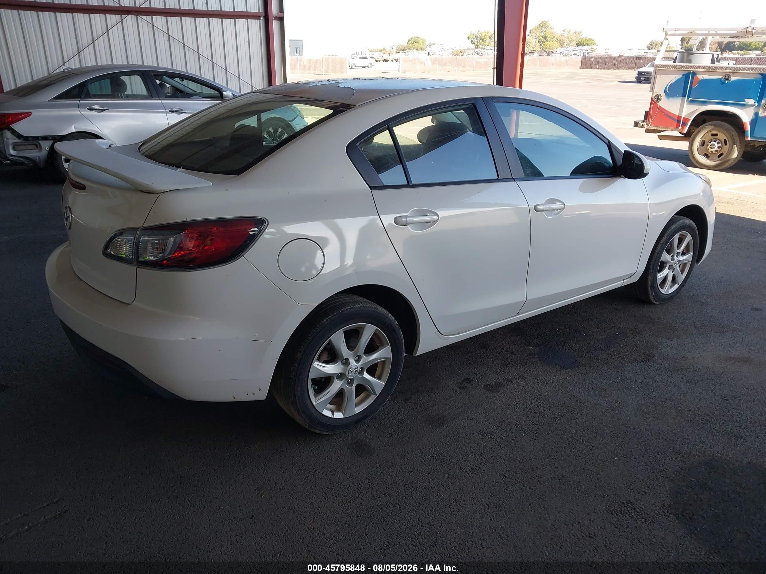 2011 Mazda Mazda3 I Touring Белый vin: JM1BL1VF7B1475502