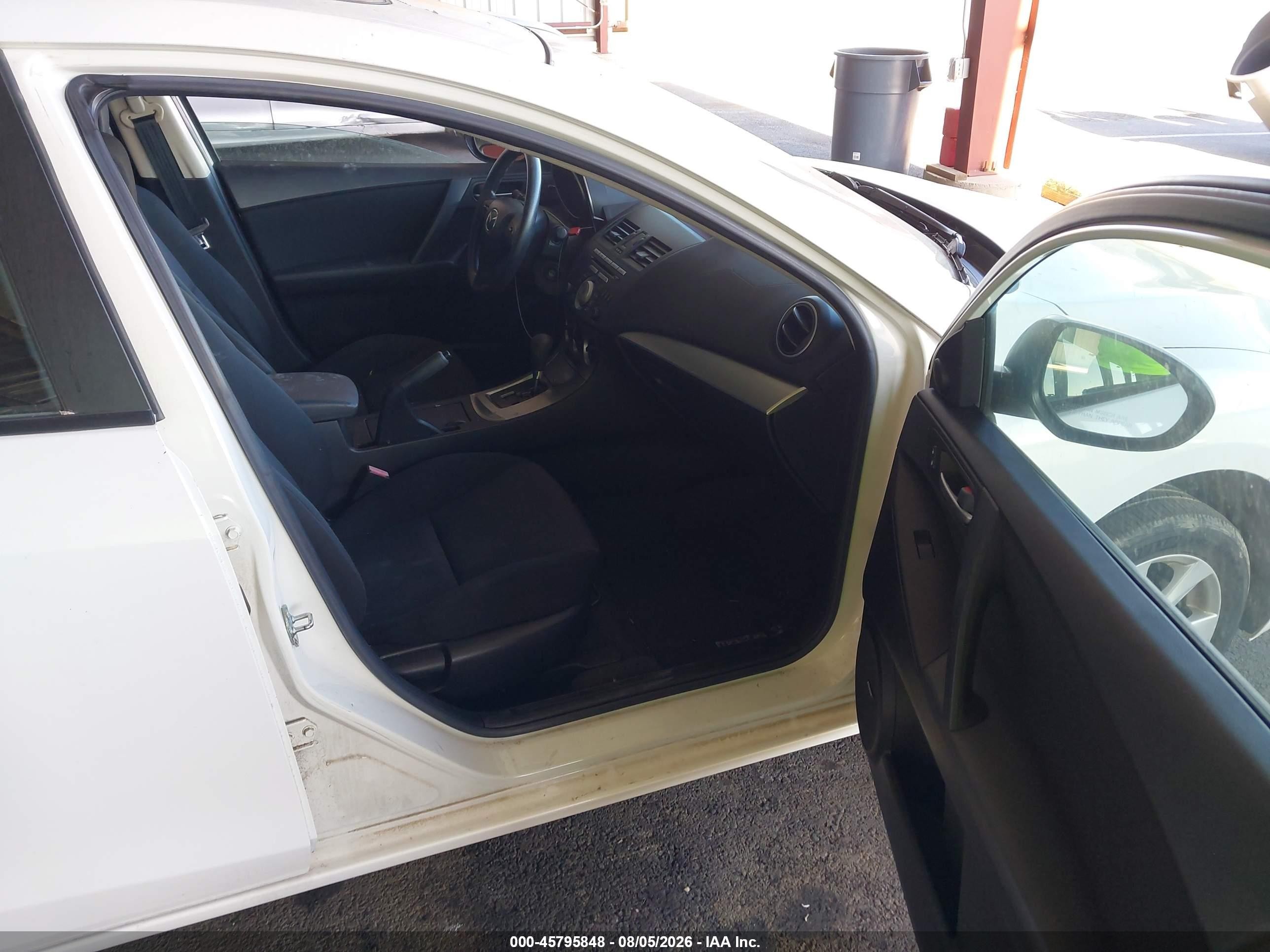 2011 Mazda Mazda3 I Touring Белый vin: JM1BL1VF7B1475502