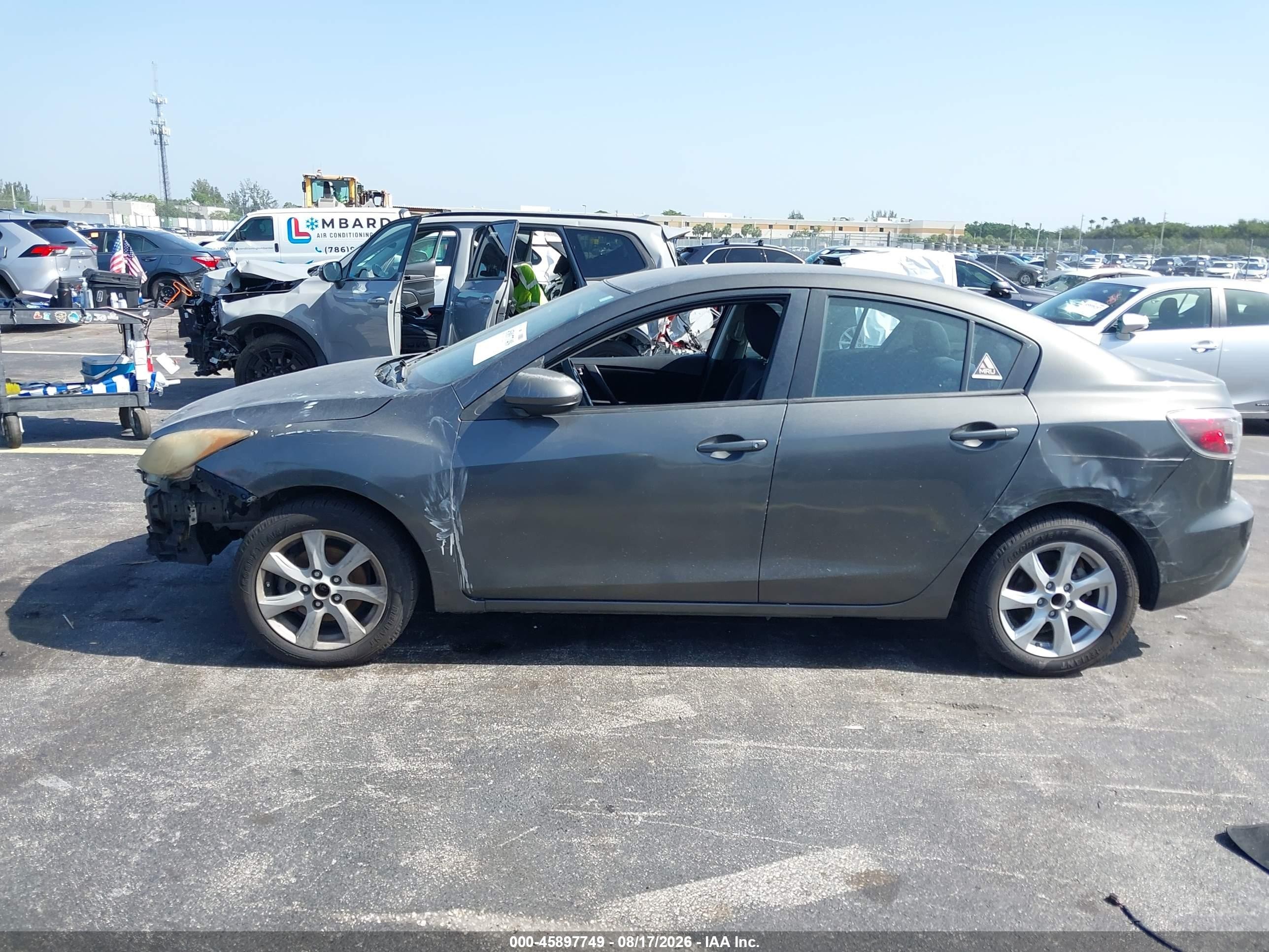 2011 Mazda Mazda3 I Touring Серый vin: JM1BL1VF8B1362125