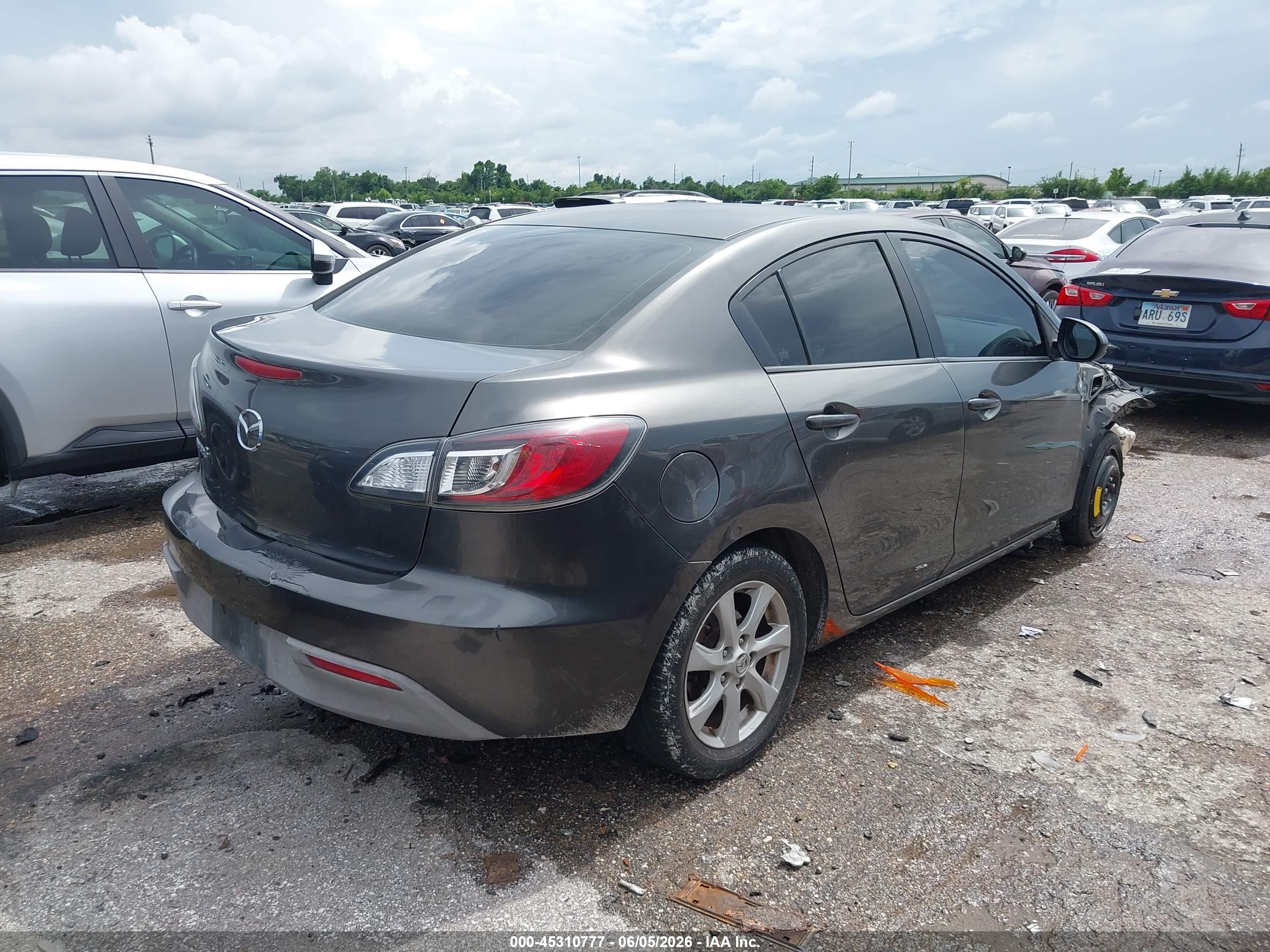 2011 Mazda Mazda3 I Touring Gray vin: JM1BL1VF8B1384674