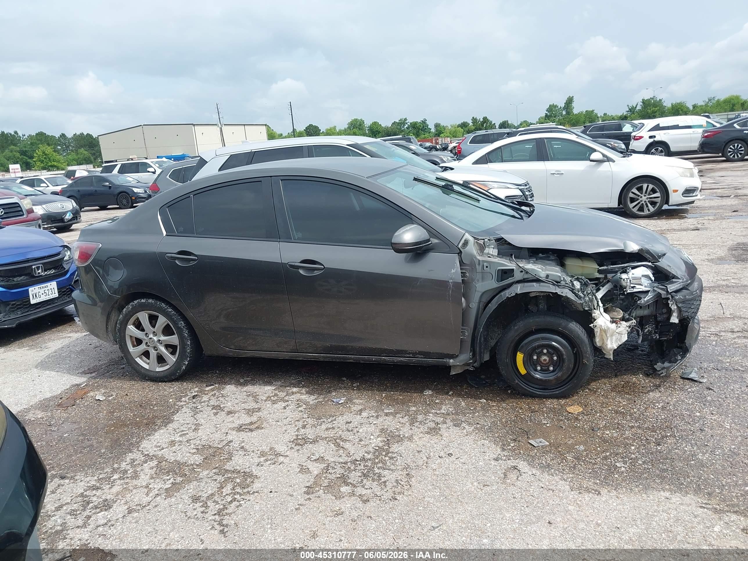 2011 Mazda Mazda3 I Touring Gray vin: JM1BL1VF8B1384674