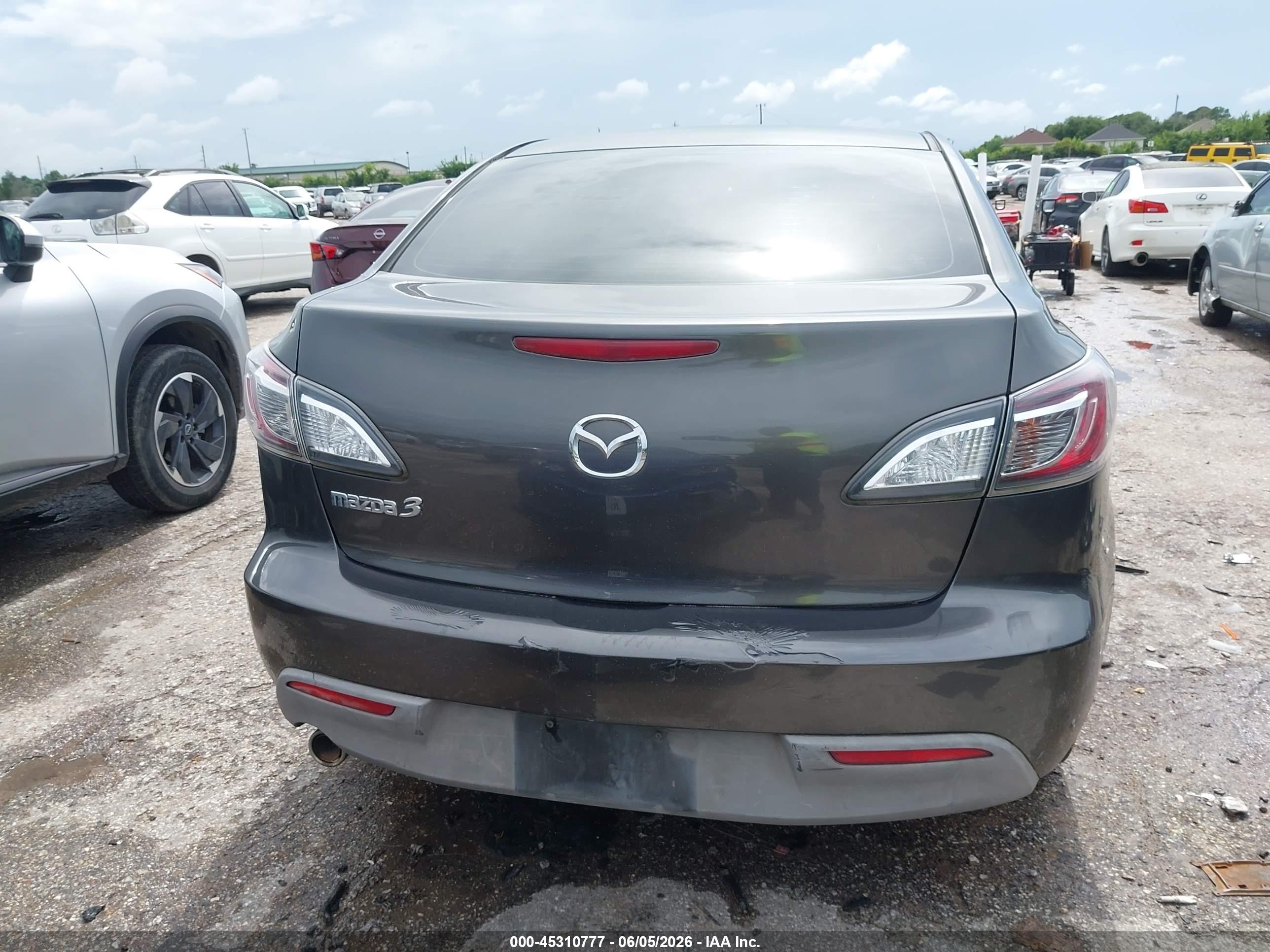 2011 Mazda Mazda3 I Touring Gray vin: JM1BL1VF8B1384674