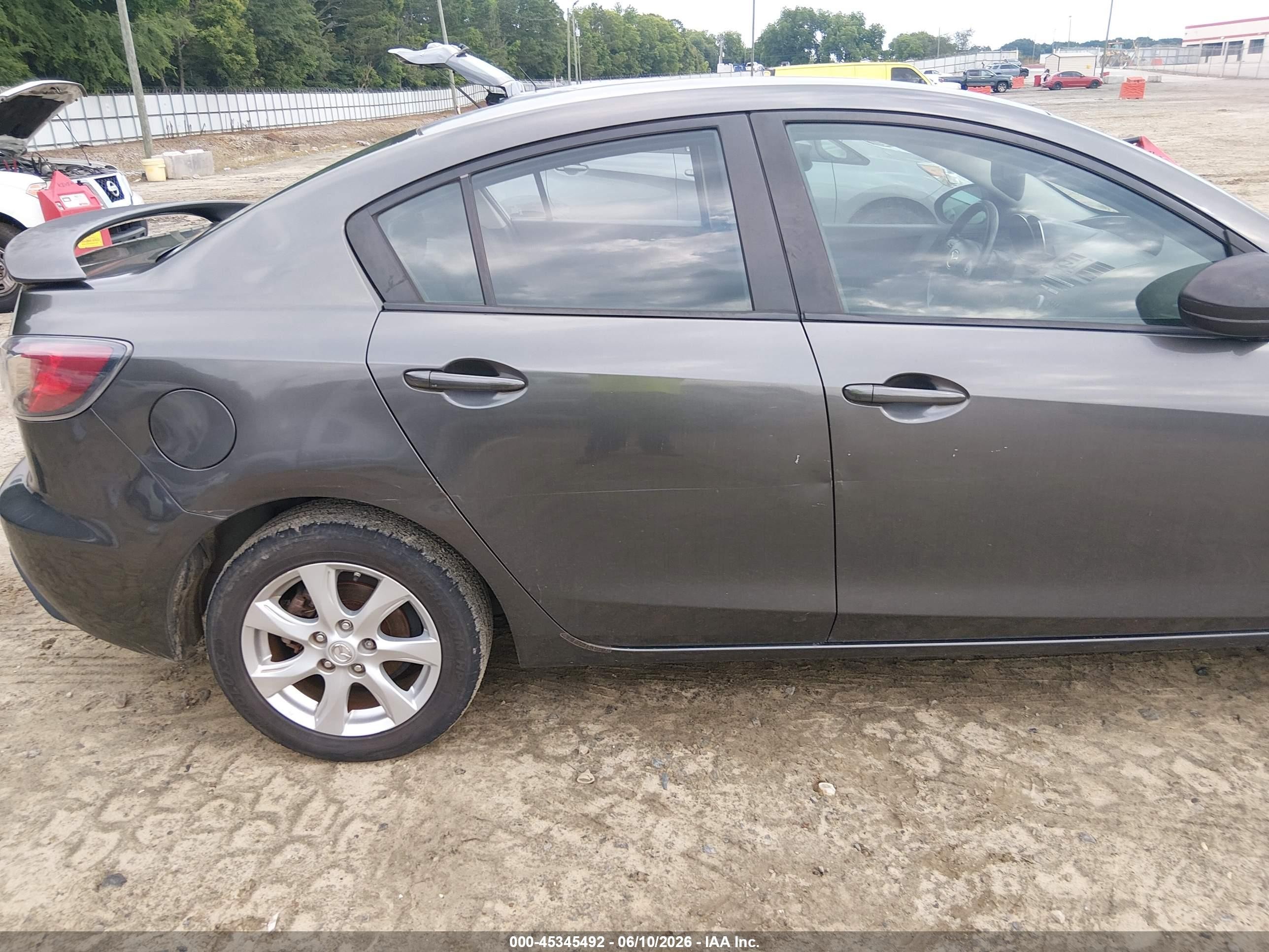 2011 Mazda Mazda3 I Touring Gray vin: JM1BL1VF8B1426535