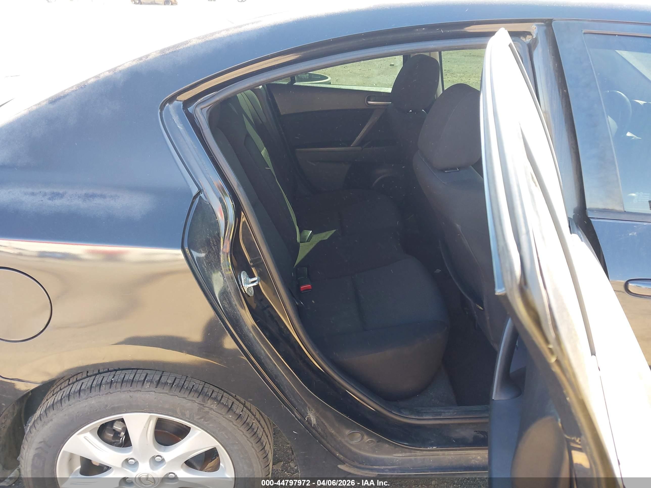 2011 Mazda Mazda3 I Touring Черный vin: JM1BL1VF8B1471295