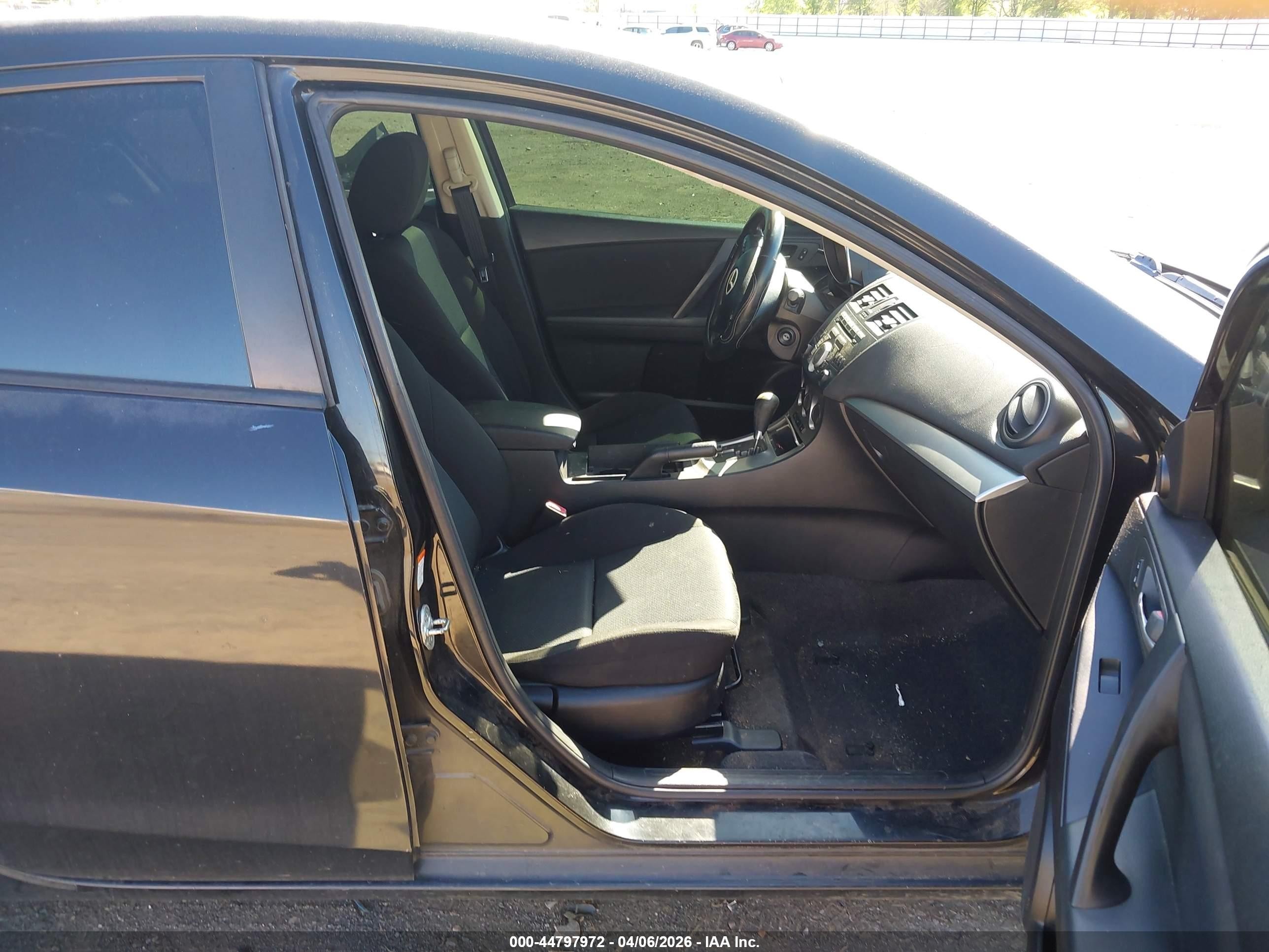 2011 Mazda Mazda3 I Touring Черный vin: JM1BL1VF8B1471295