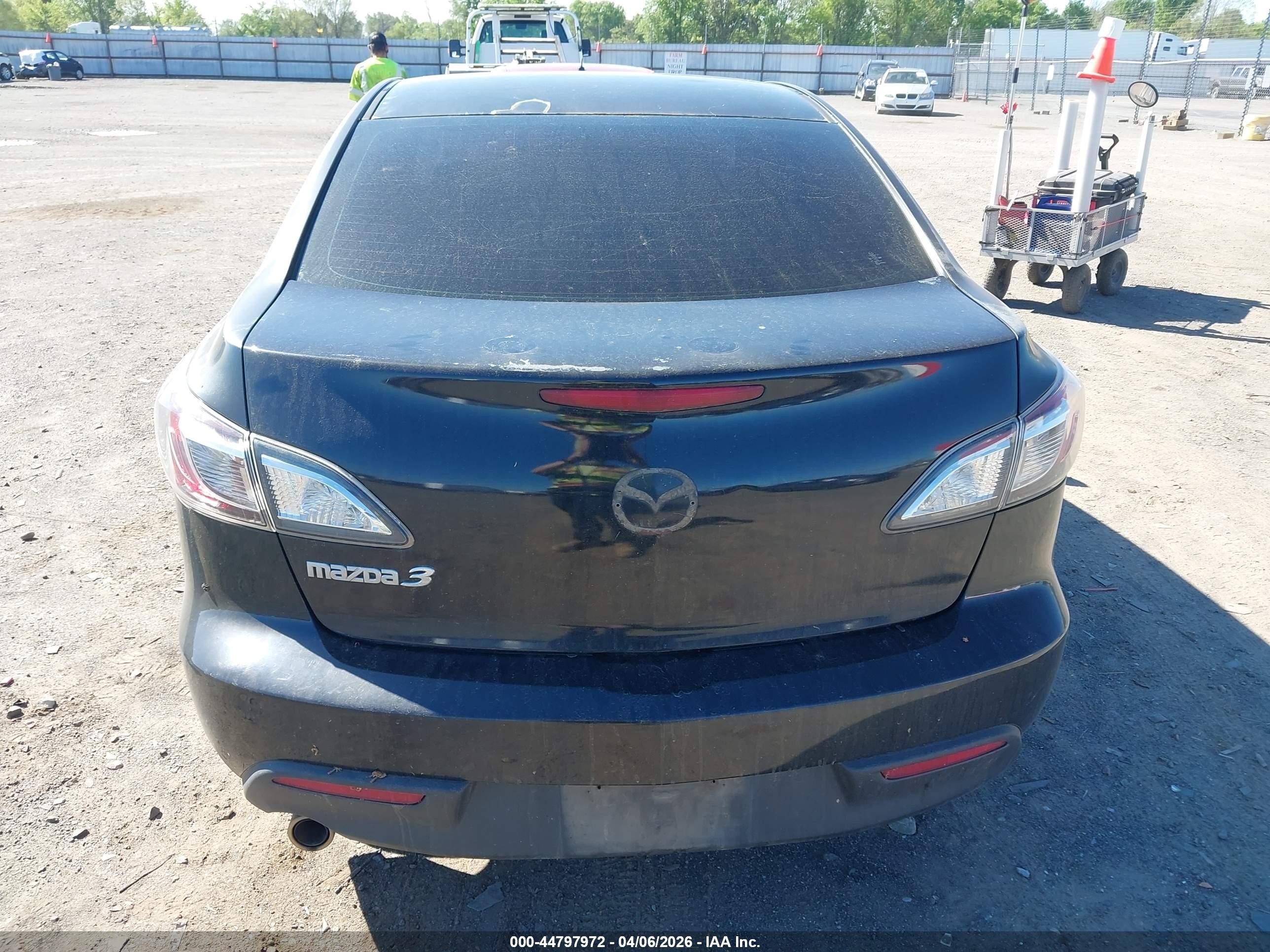 2011 Mazda Mazda3 I Touring Черный vin: JM1BL1VF8B1471295