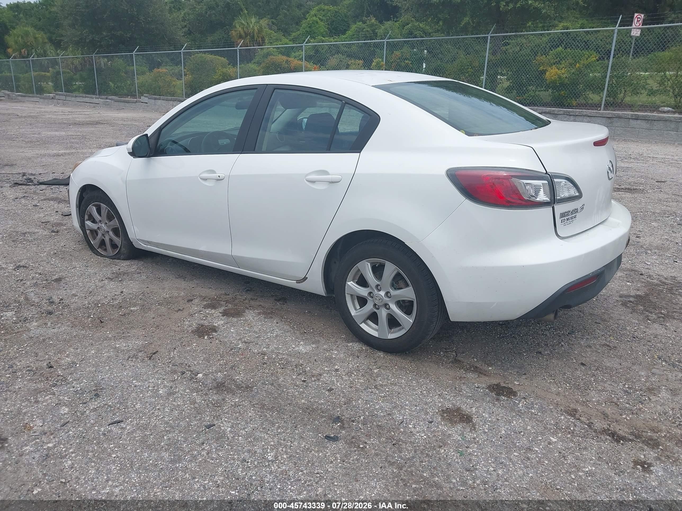 2011 Mazda Mazda3 I Touring Белый vin: JM1BL1VF9B1471001