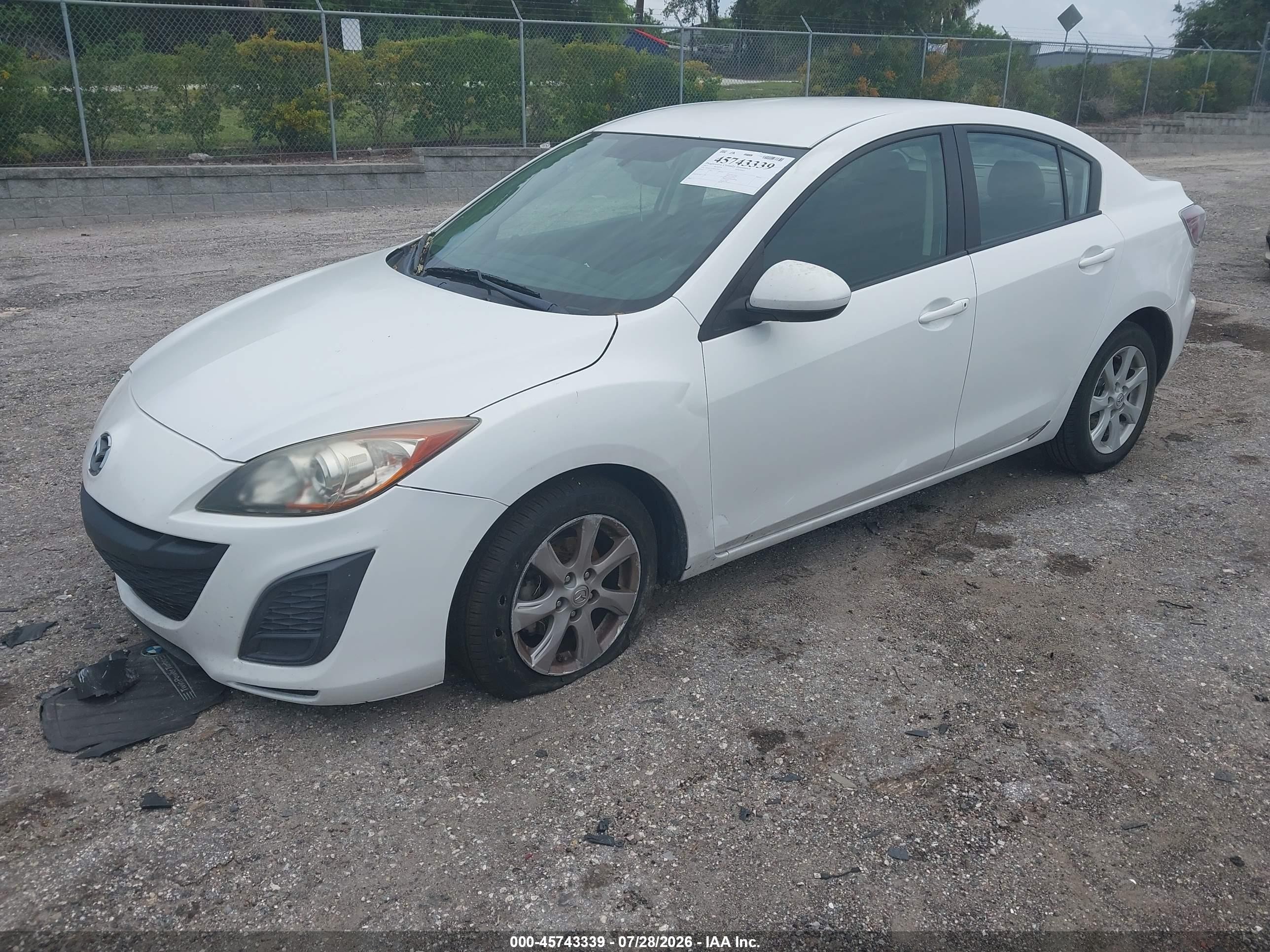 2011 Mazda Mazda3 I Touring Белый vin: JM1BL1VF9B1471001