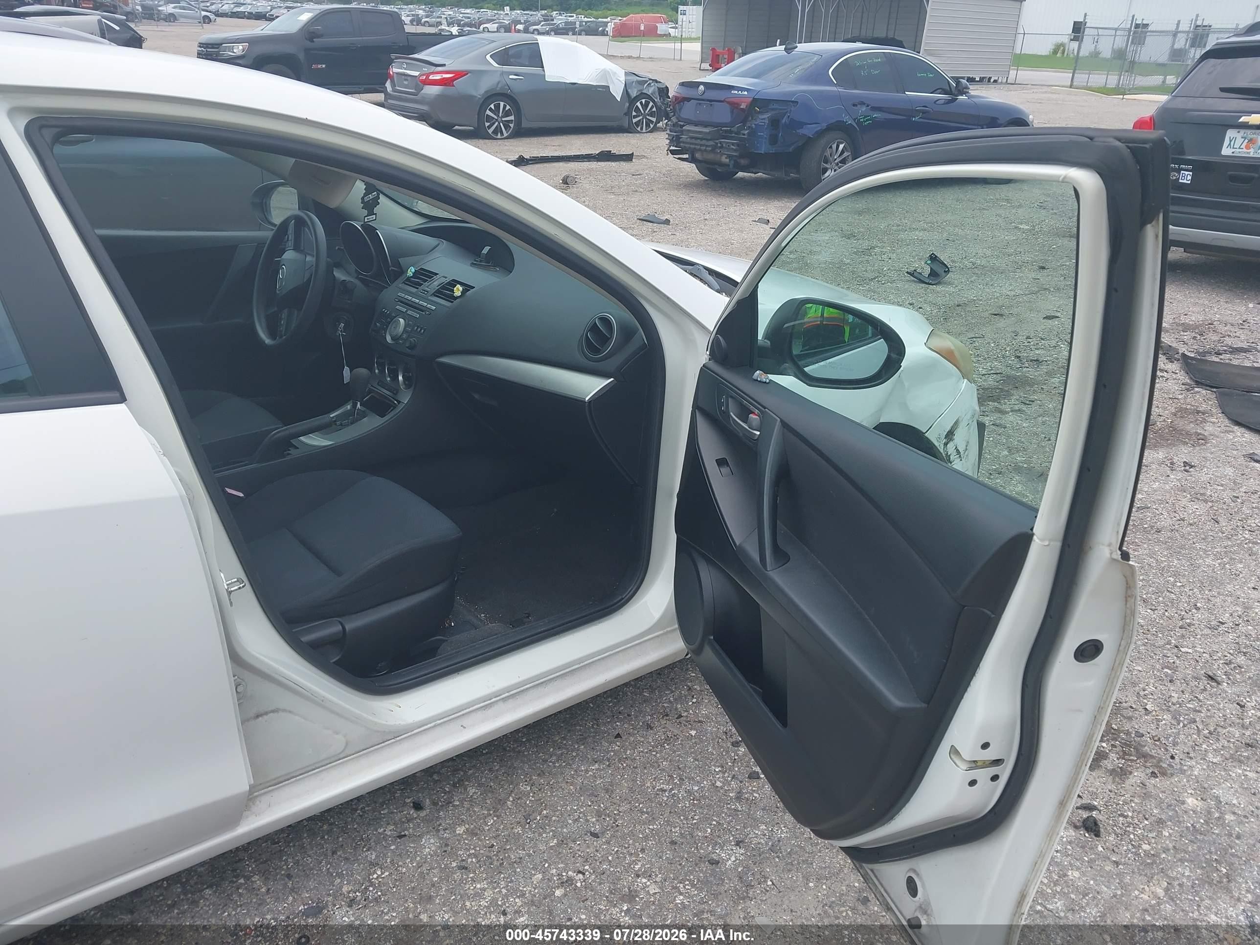 2011 Mazda Mazda3 I Touring Белый vin: JM1BL1VF9B1471001