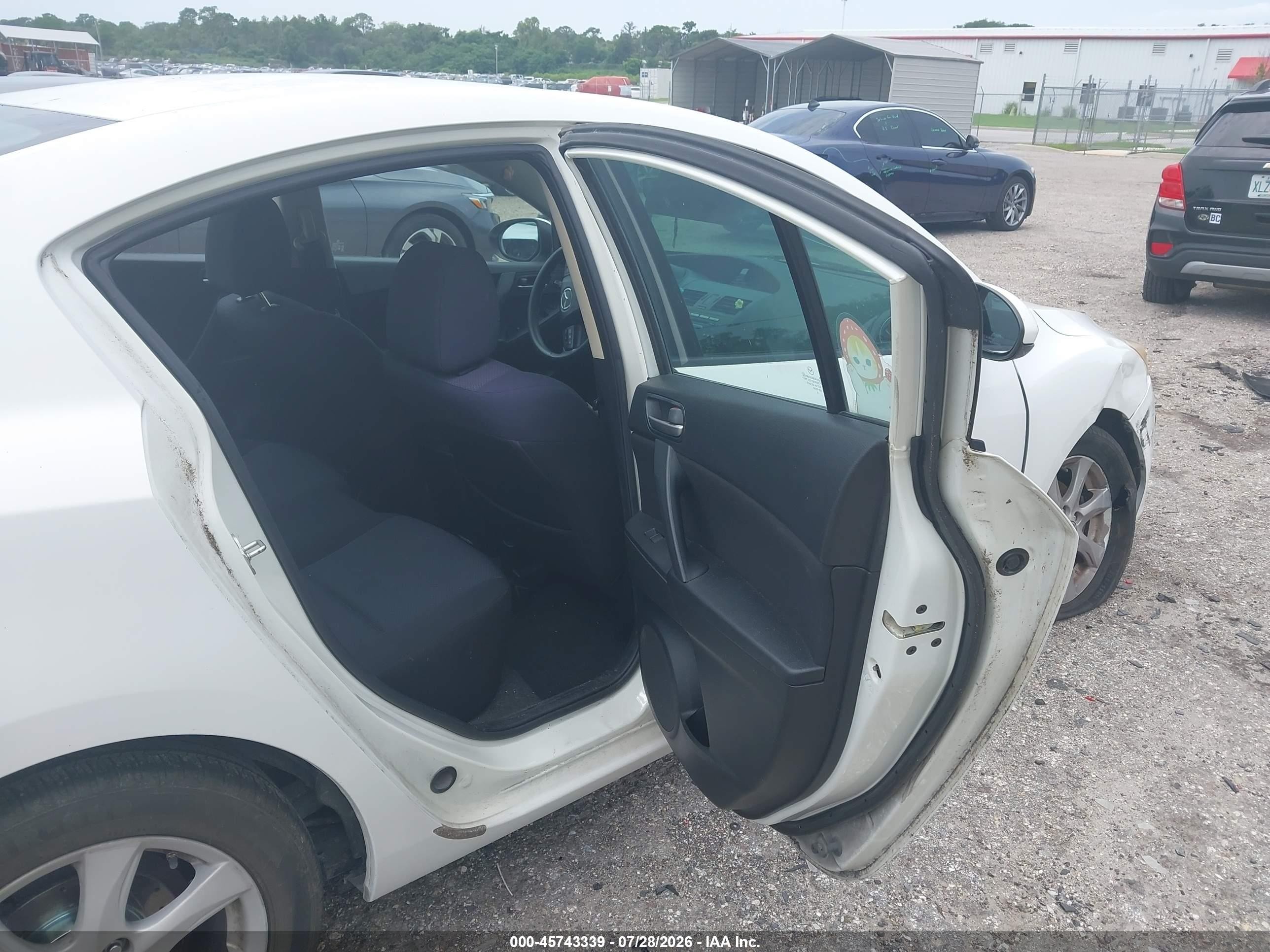 2011 Mazda Mazda3 I Touring Белый vin: JM1BL1VF9B1471001