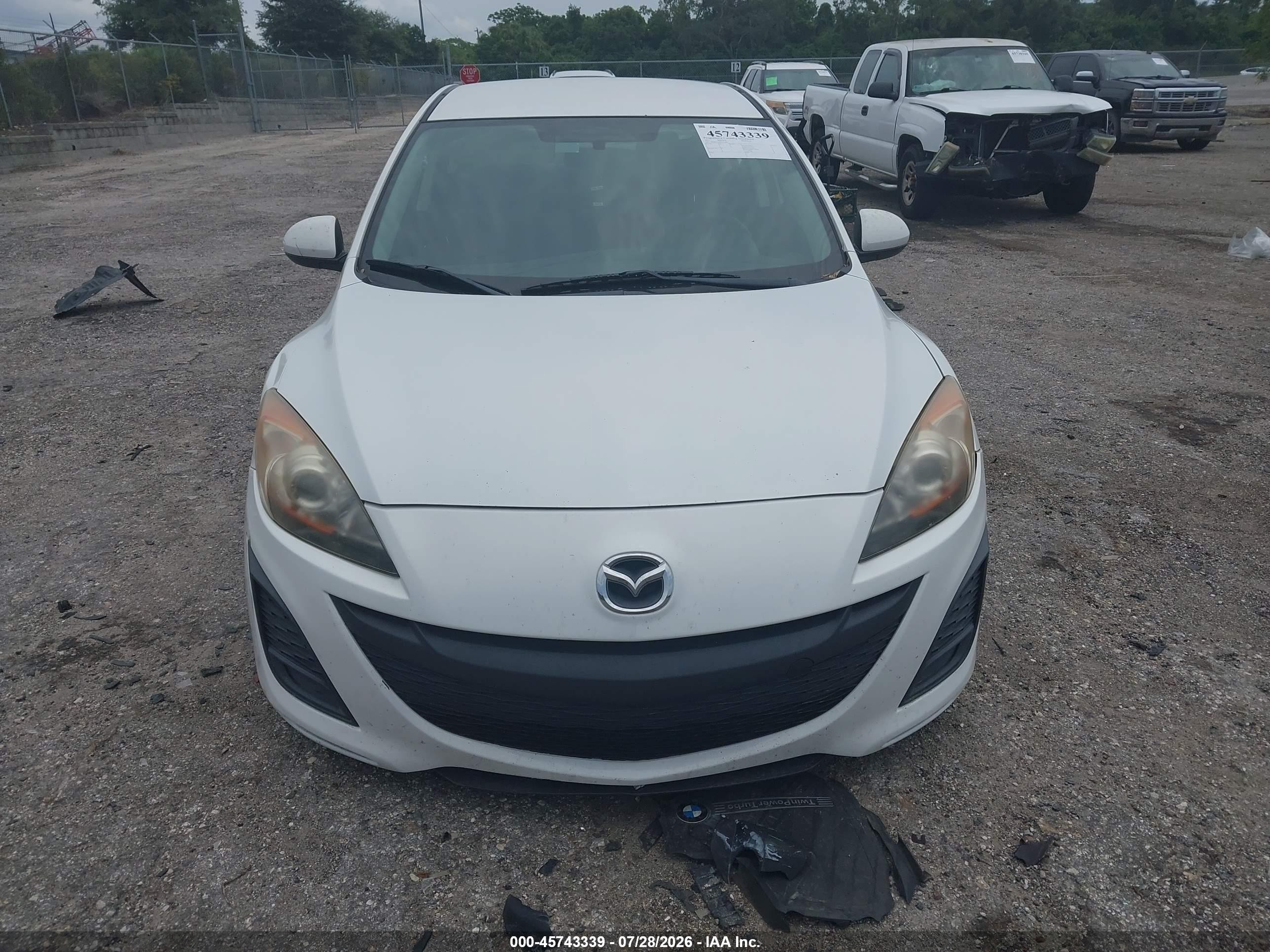 2011 Mazda Mazda3 I Touring Белый vin: JM1BL1VF9B1471001