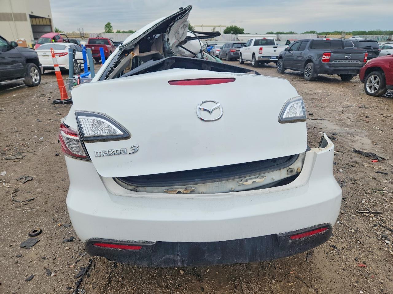 2011 Mazda 3 I White vin: JM1BL1VF9B1479079
