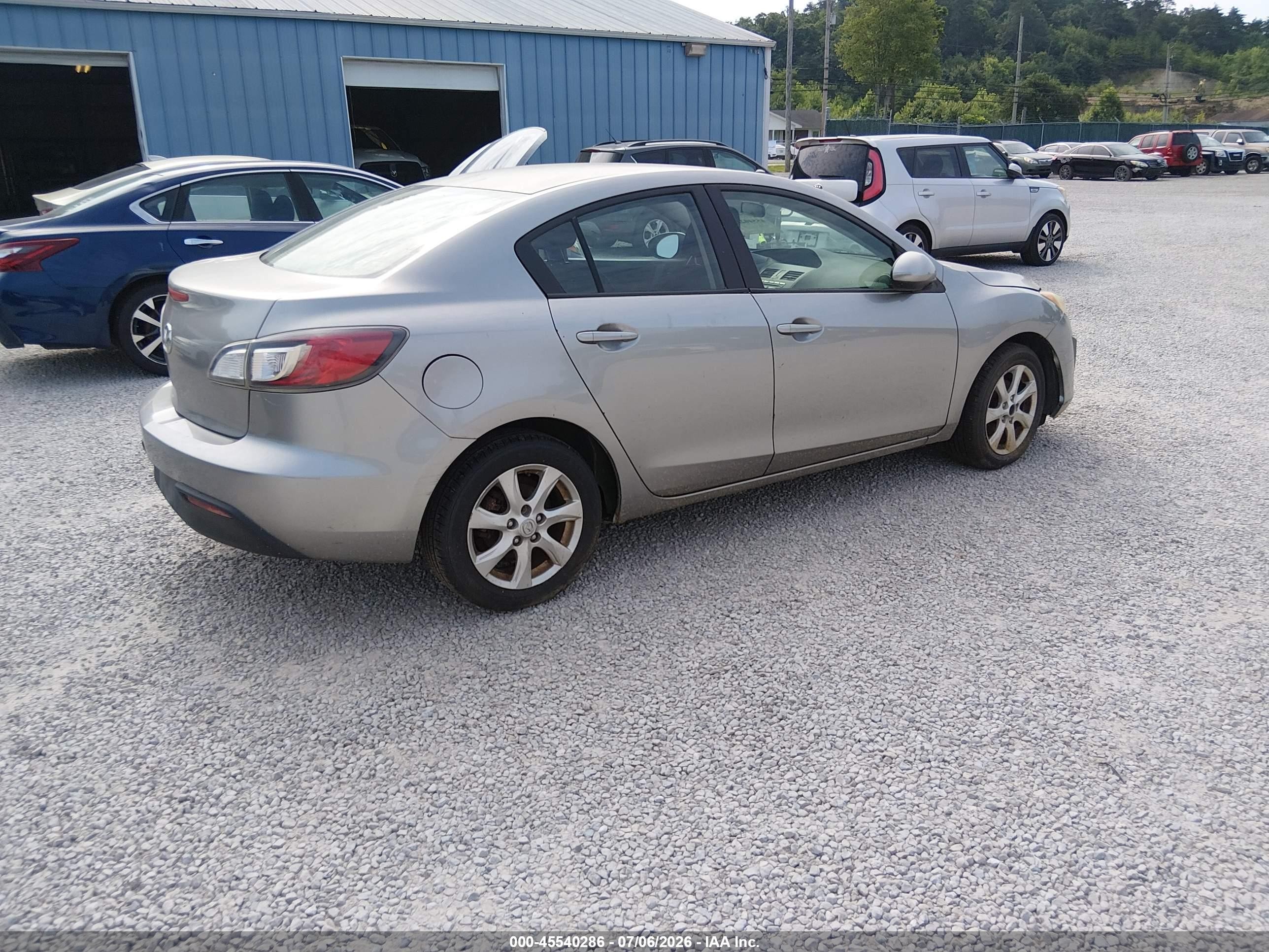 2011 Mazda Mazda3 I Touring Серебряный vin: JM1BL1VFXB1363440