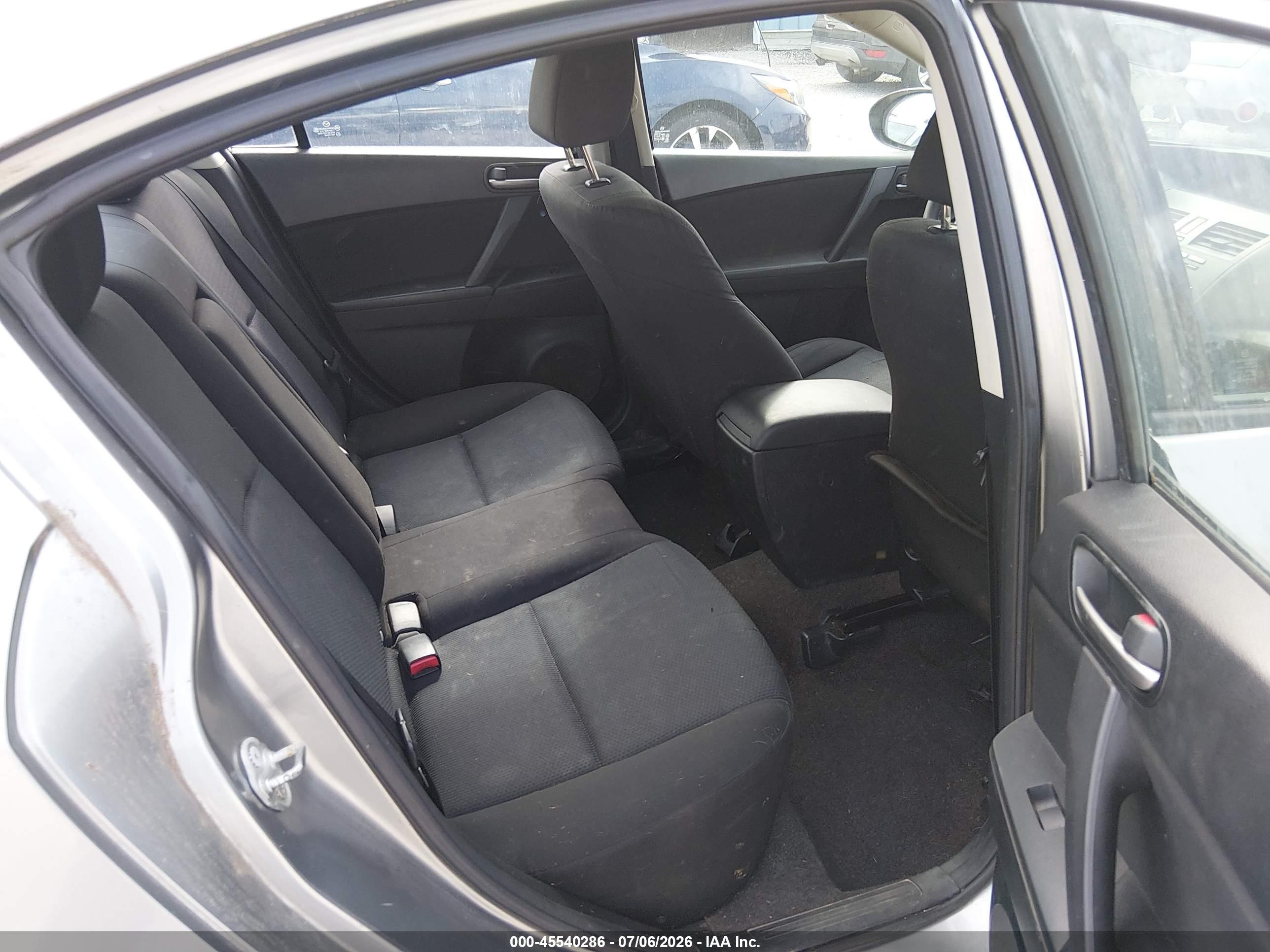 2011 Mazda Mazda3 I Touring Серебряный vin: JM1BL1VFXB1363440